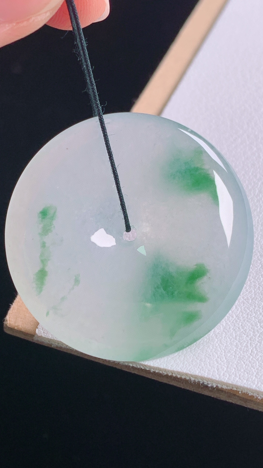 冰飘花平安扣
花色灵动，胶感十足
尺寸:34.3-5.7mm