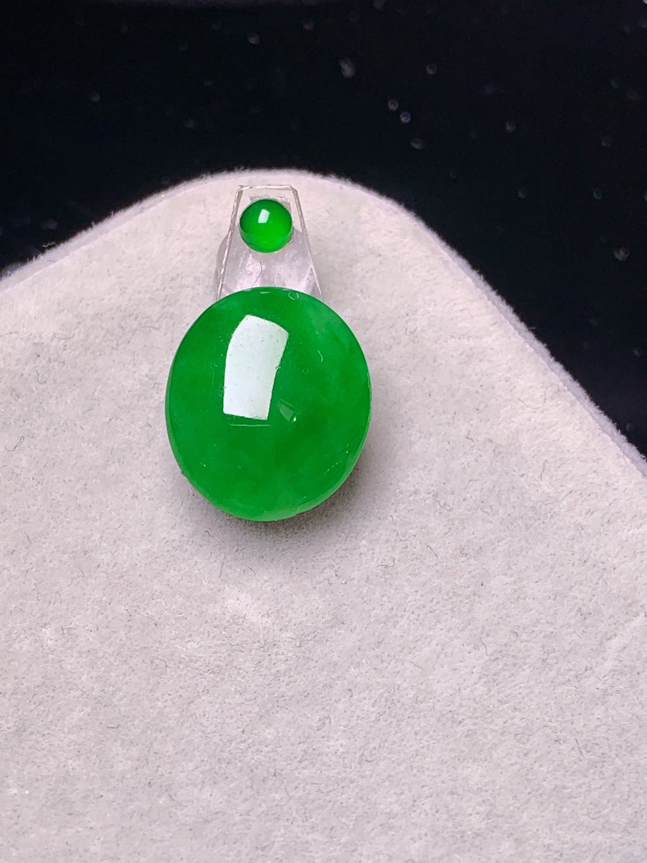 镶嵌款 满绿蛋面 玉质细腻 色泽艳丽清新 水润亮眼 整体尺寸12*10.5*2.8*2x