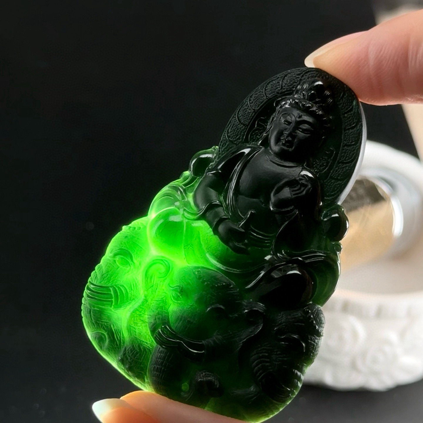 精品墨翠文殊菩萨 种好色正 黑度极好 打灯通透 油性十足  尺寸57.7