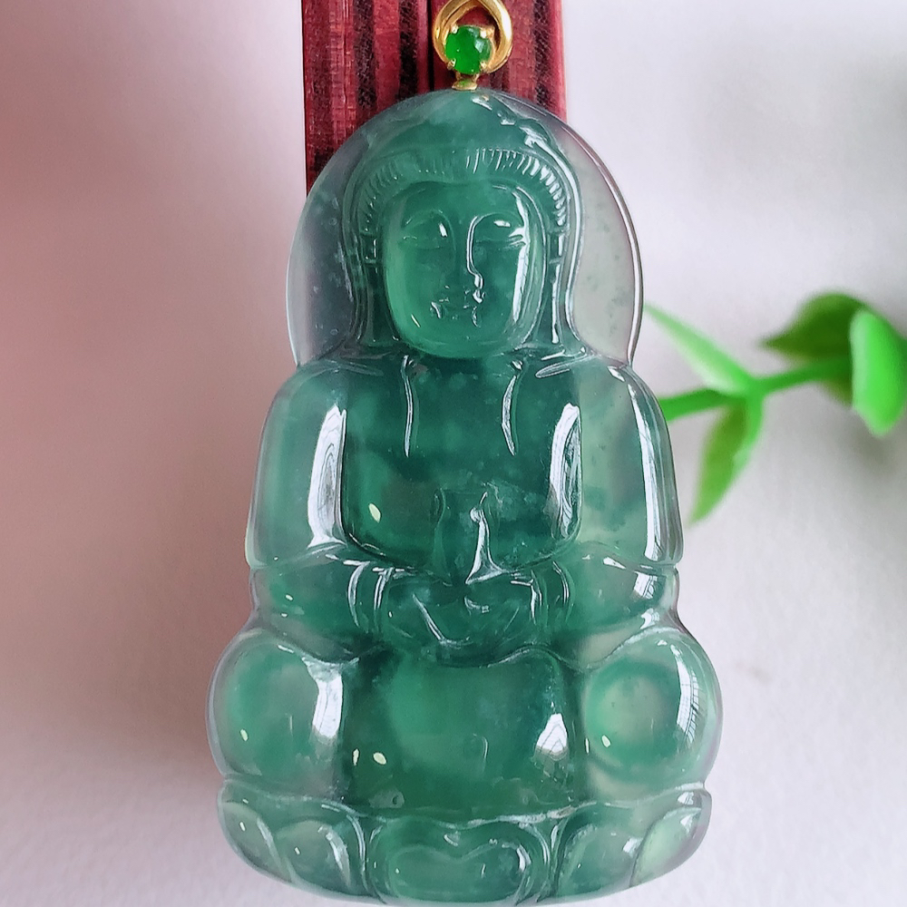 18k金扣冰润精雕观音吊坠，法相端庄大气，工艺精湛，种色浓郁，细腻饱满冰润，种老水足，收藏佳品，佩戴大气  W01.28   尺寸：42.5-26-3.8mm