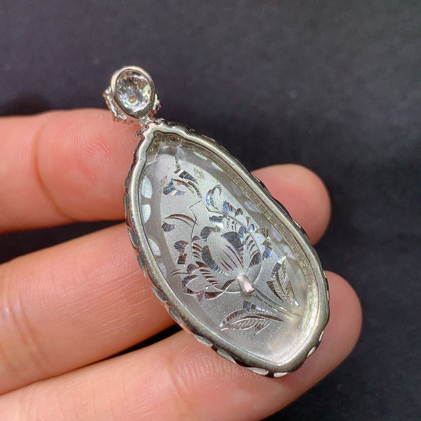 冰阳绿福瓜吊坠，18k金镶嵌，冰润色阳，玉质细腻，种水足，B1 尺寸39.3*17.2*9.9