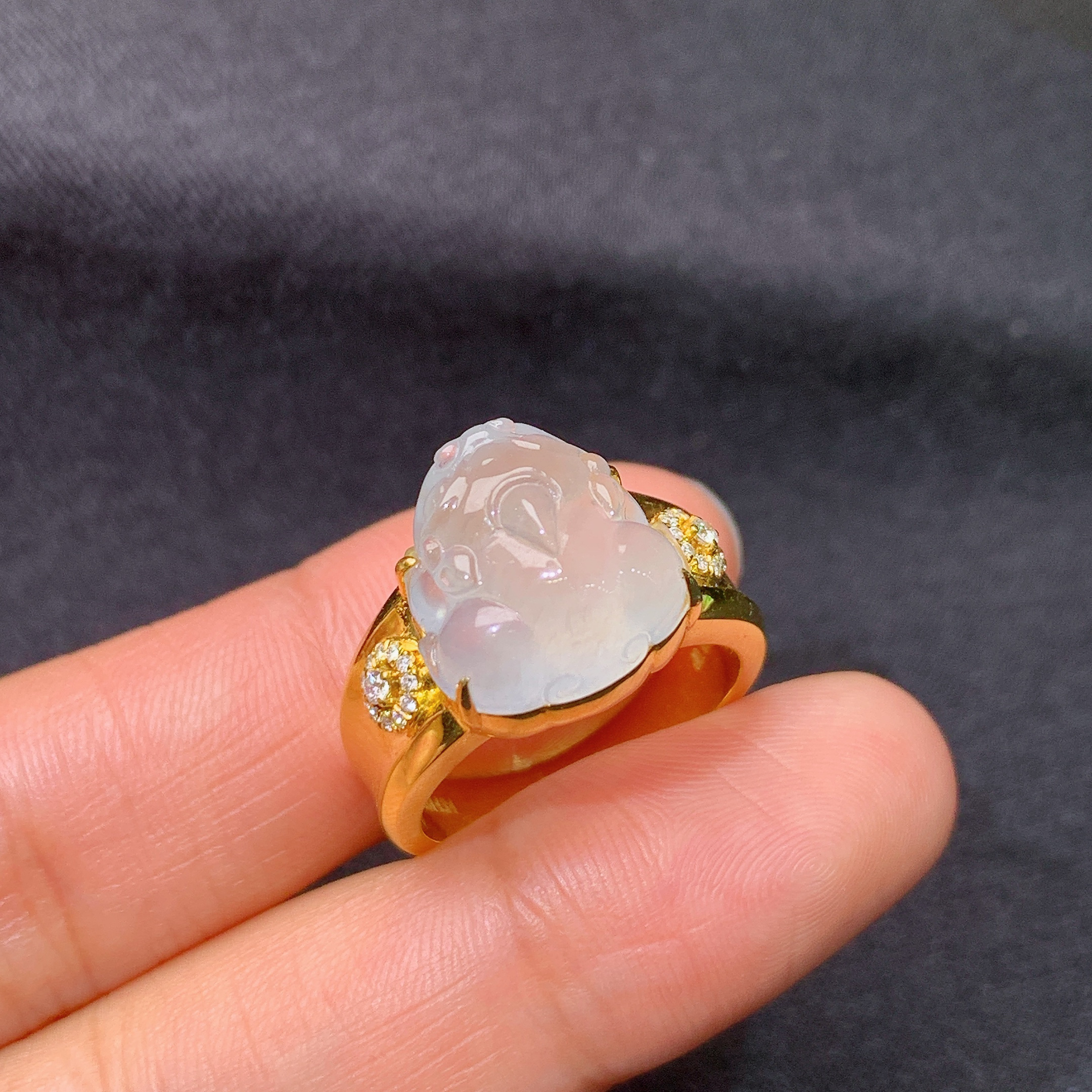 18k金钻镶嵌冰种貔貅戒指 玉质细腻 色泽艳丽清新 水润亮眼 圈口15 裸石尺寸13*12.5*5.