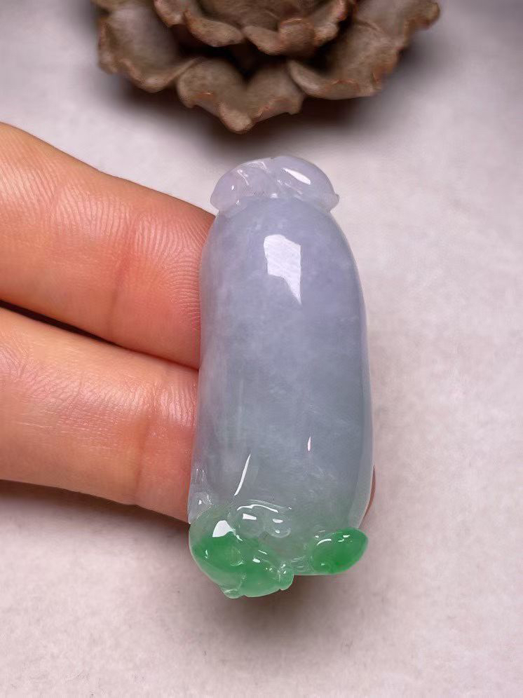 冰糯种飘绿【福瓜吊坠】吊坠，种水好，玉质细腻 ，卖相好‘