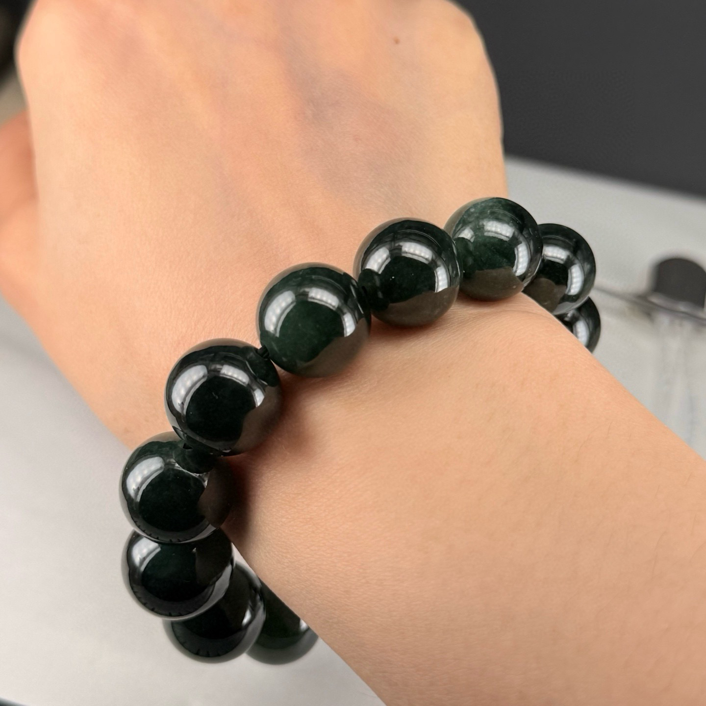 精品墨翠大尺寸手串 种好色正 黑度够用 打灯通透 油性十足 尺寸15