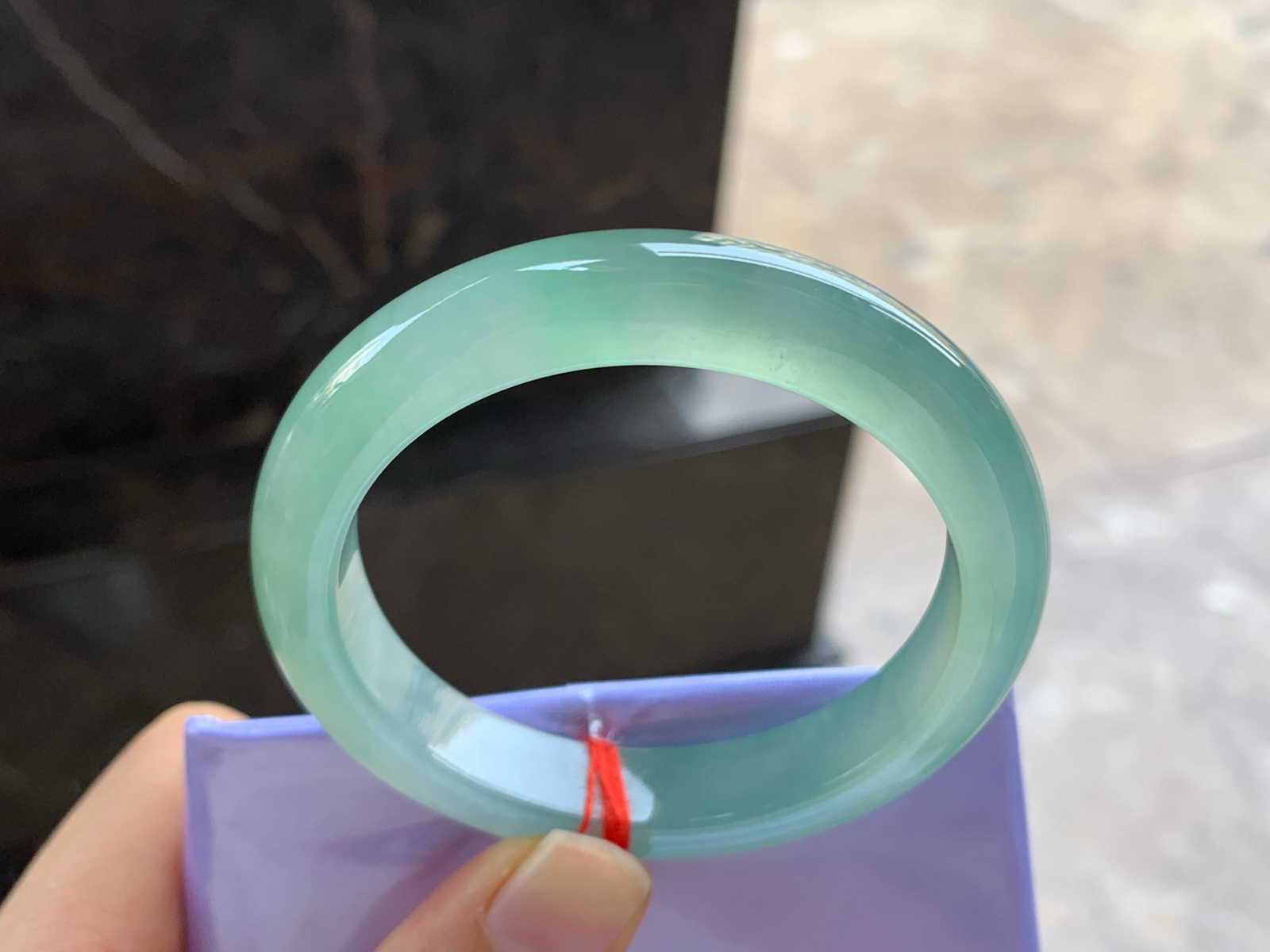 50-10-8.1

冰种晴绿手镯^_^底色浓郁漂亮