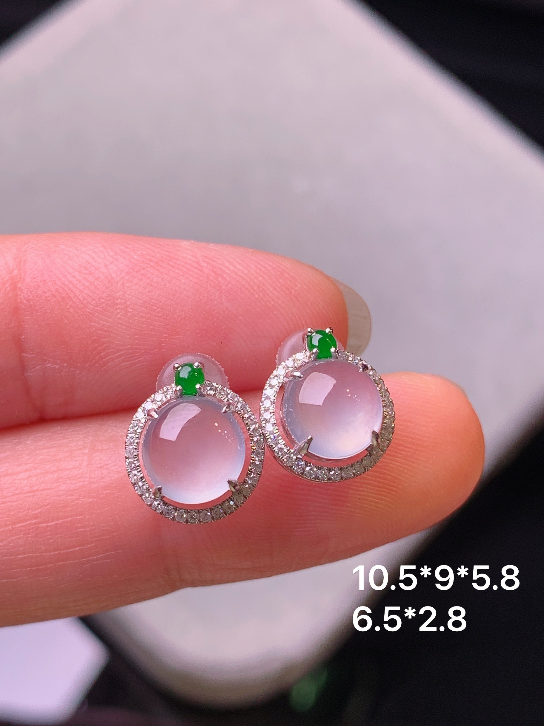 18k金钻镶嵌冰种蛋面耳钉 玉质细腻 色泽艳丽清新 水润亮眼 整体尺寸10.5*9*5.8b2