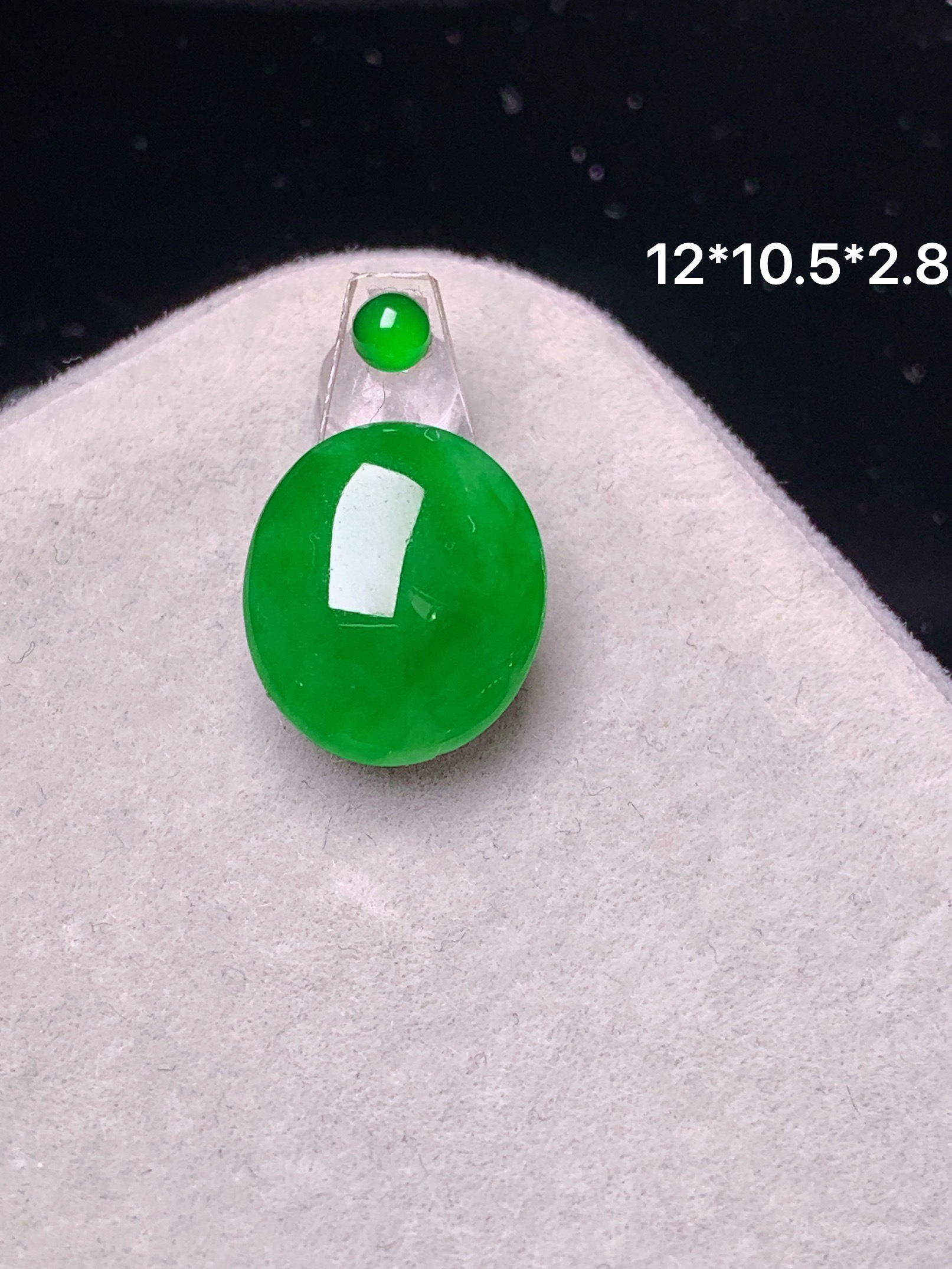镶嵌款 满绿蛋面 玉质细腻 色泽艳丽清新 水润亮眼 整体尺寸12*10.5*2.8*2x