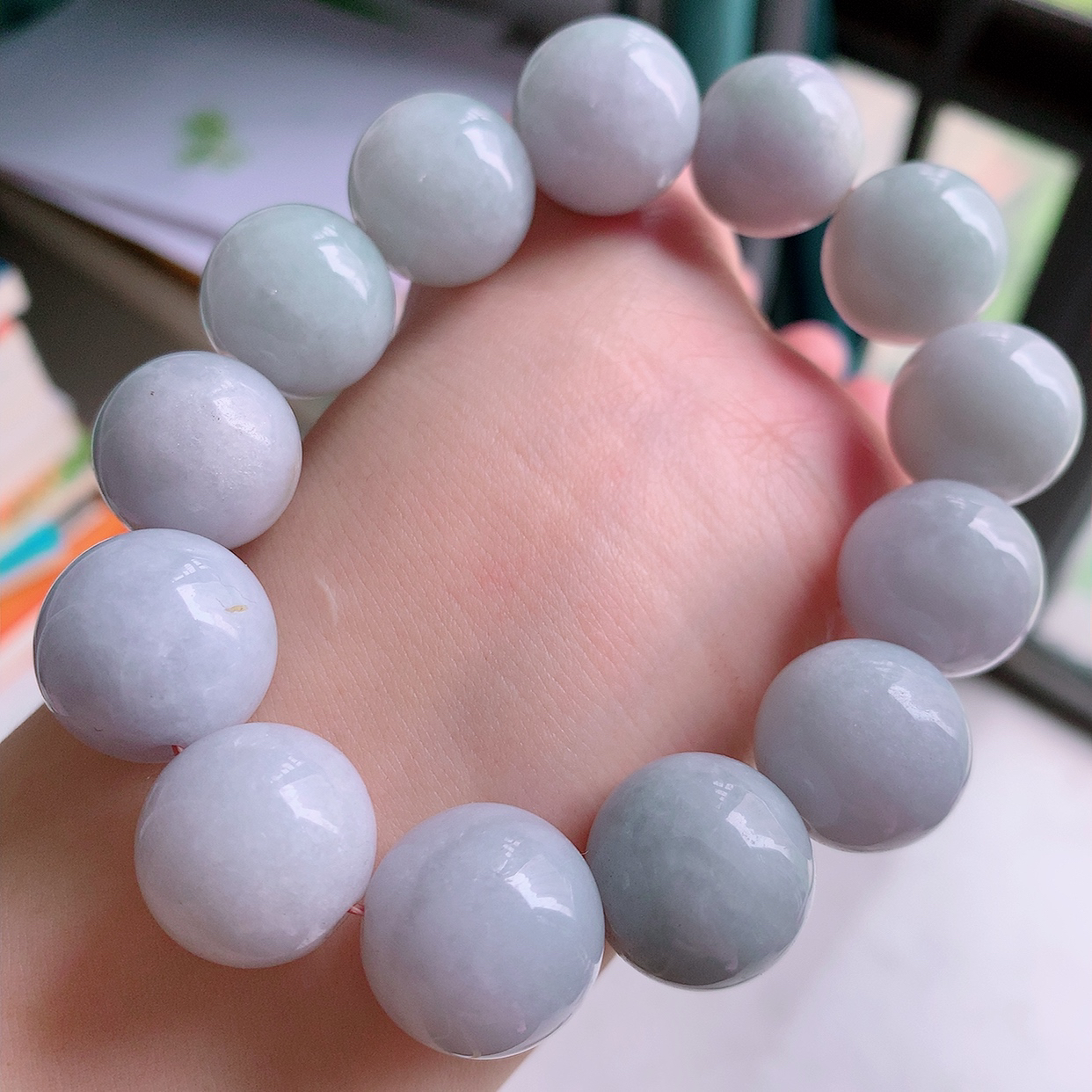 自然光实拍，大颗冰润翡翠手串手链，种老水足， 冰清玉润  颜色漂亮  #001.1取一尺寸17