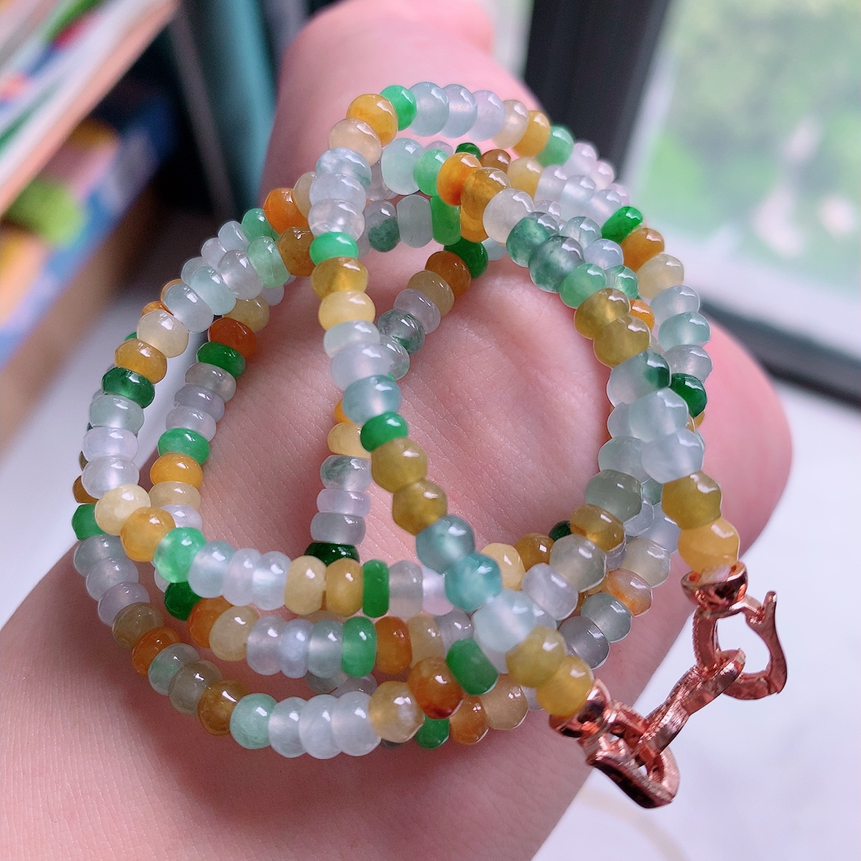 自然光实拍，冰润多宝翡翠项链，多彩翡翠珠链，颜色丰富，料子细腻，高档大气，自戴送礼佳品！#001.1取一尺寸4.5