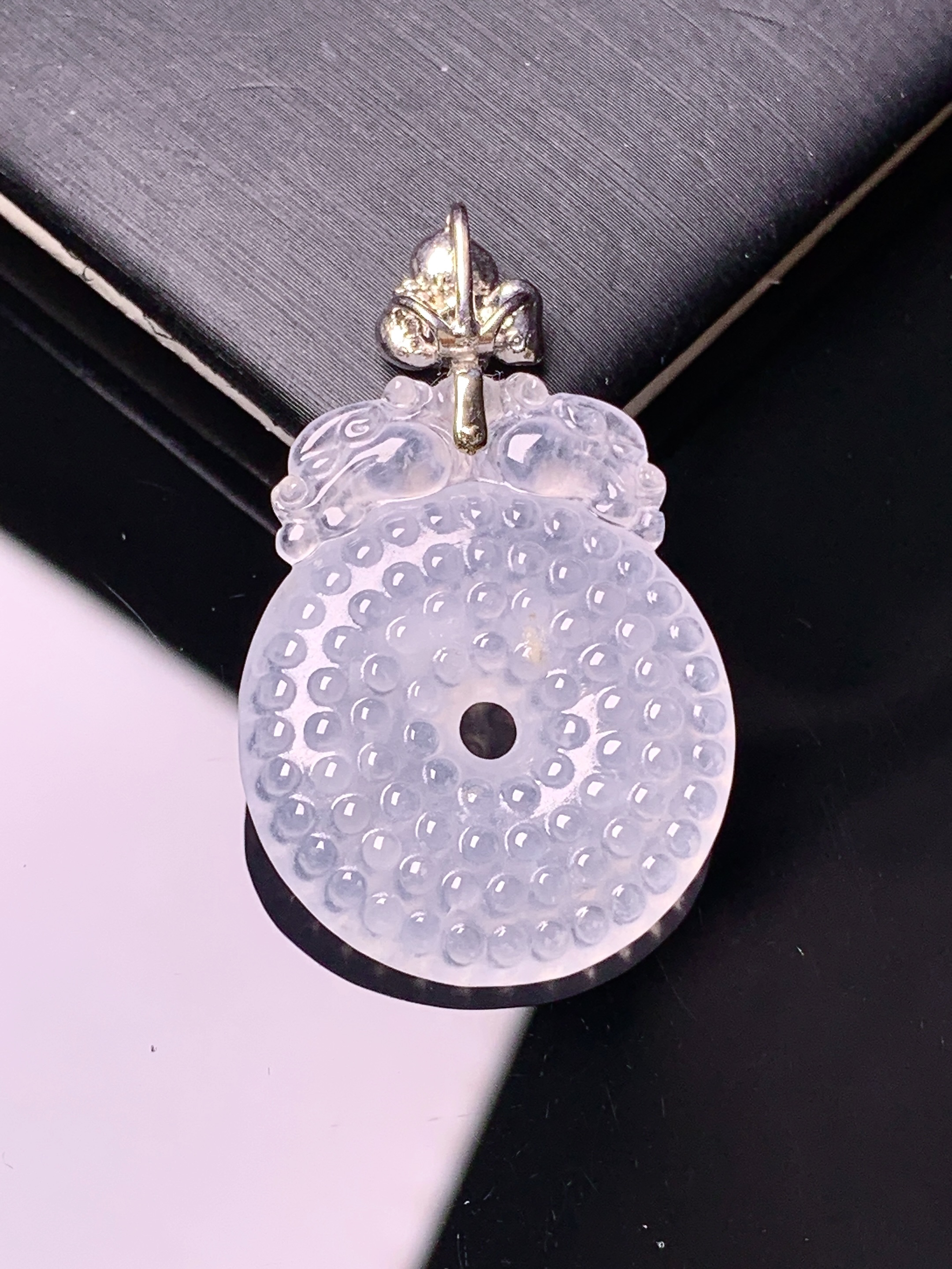 镶嵌款 冰种仿古平安扣吊坠 玉质细腻 色泽艳丽清新 水润亮眼 整体尺寸35.2*22*4.5*2x