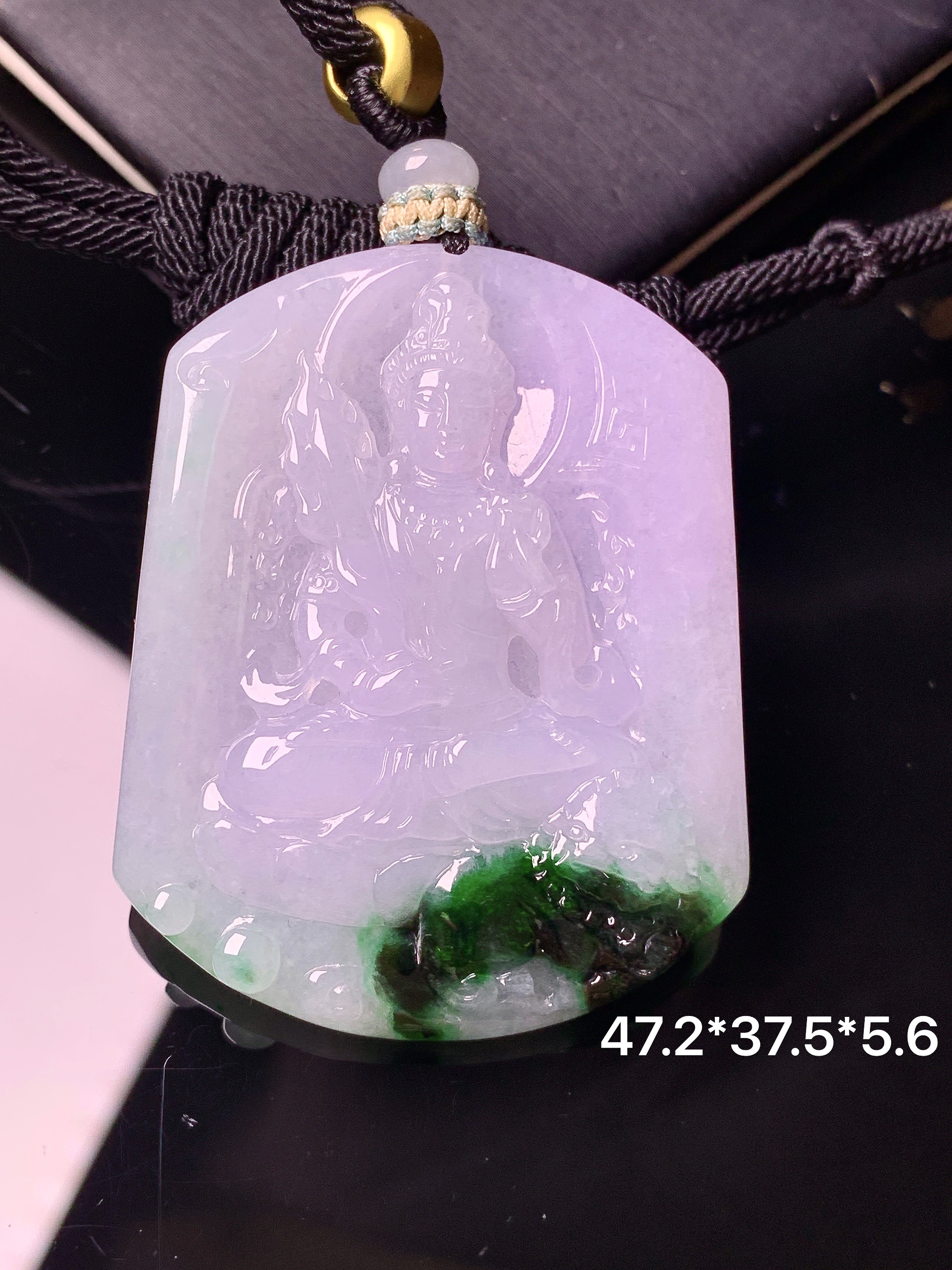 飘绿观音菩萨吊坠 玉质细腻 色泽艳丽清新 水润亮眼 整体尺寸47.2*37.5*5.6w 1