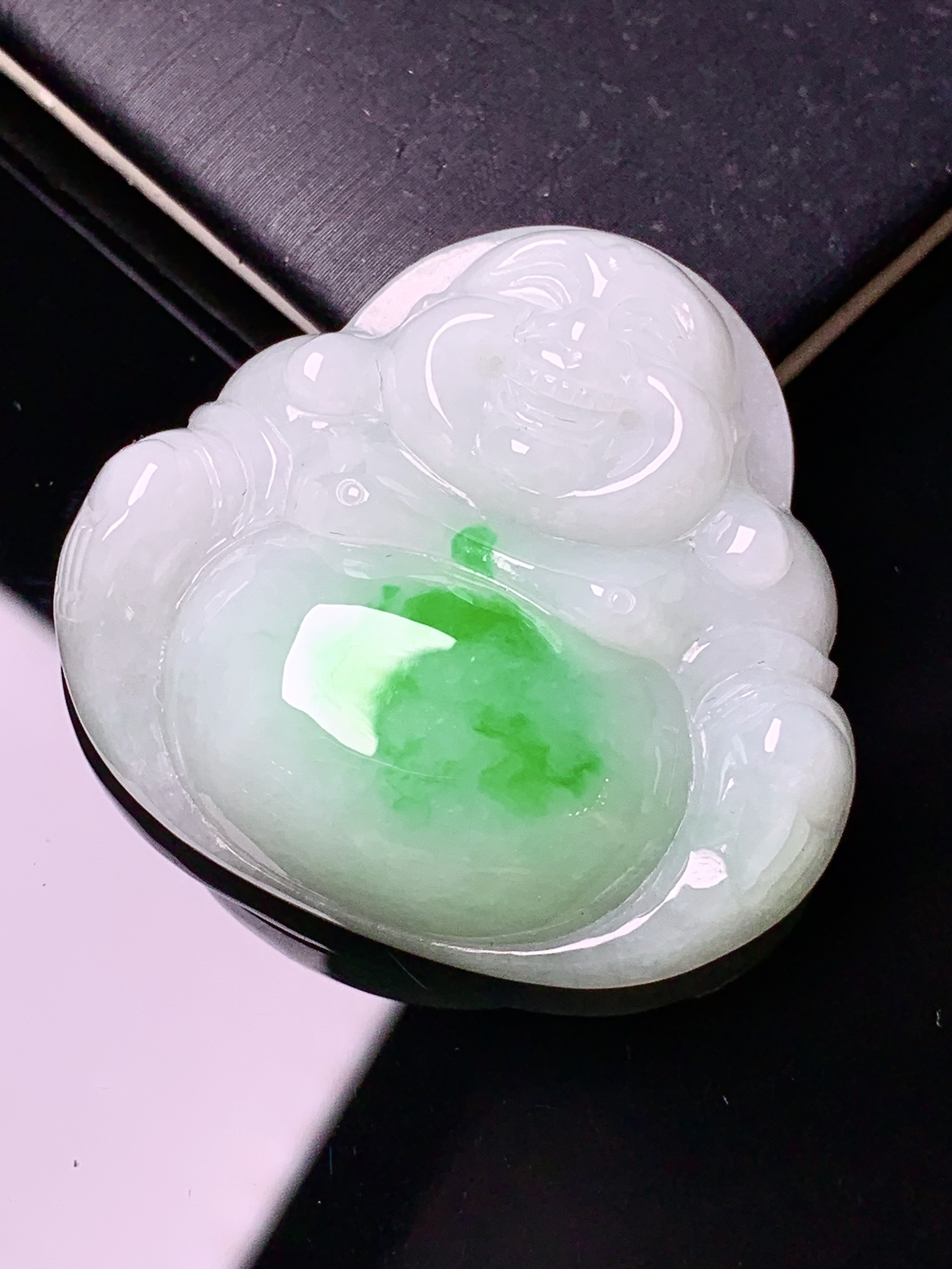 飘绿佛公吊坠 玉质细腻 色泽艳丽清新 水润亮眼 整体尺寸35.6*38.5*10L2