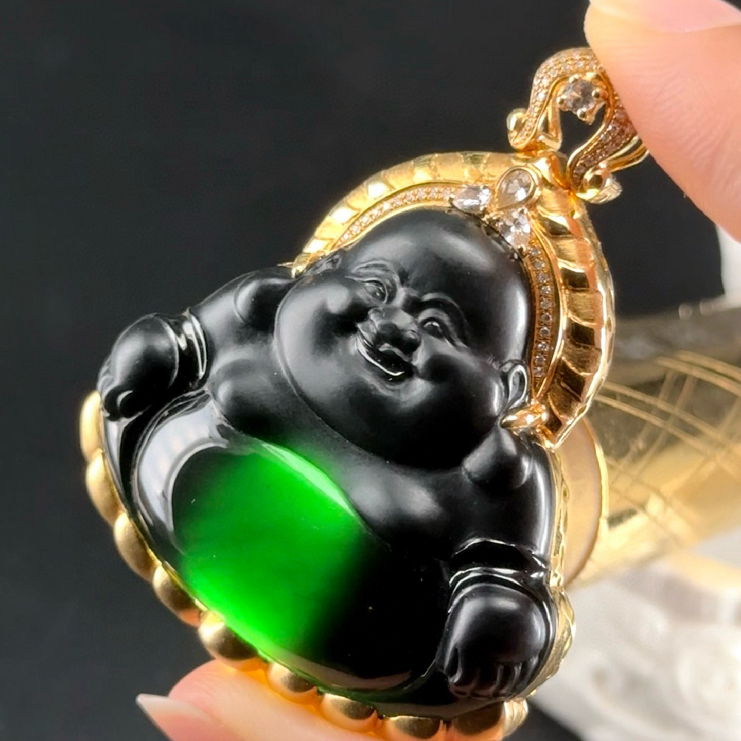 精品18k墨翠大肚佛 种好色正 黑度极好 打灯通透 油性十足  尺寸51.7