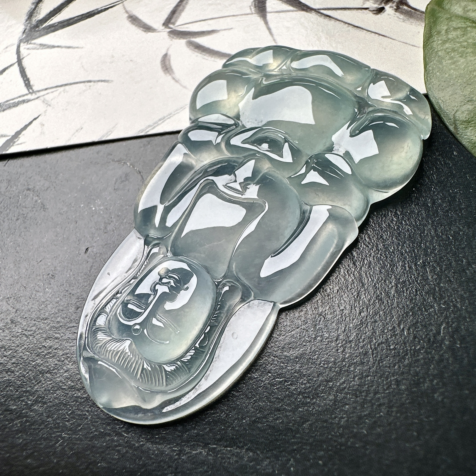 【冰种正装观音】质地细腻，通透度上佳，冰感十足，适合佩戴，收藏品质