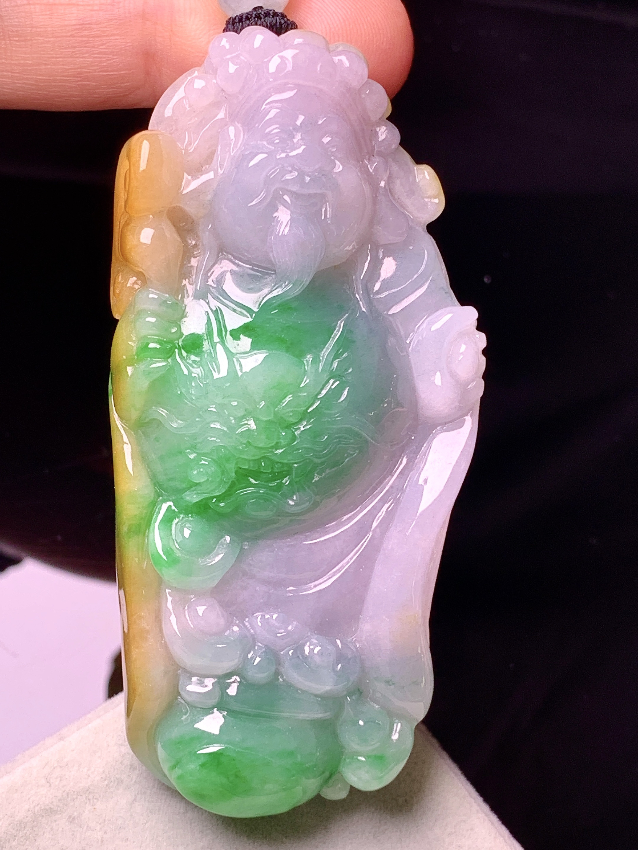 黄绿财神爷吊坠 玉质细腻 色泽艳丽清新 水润亮眼 整体尺寸70*33.8*14.5w1