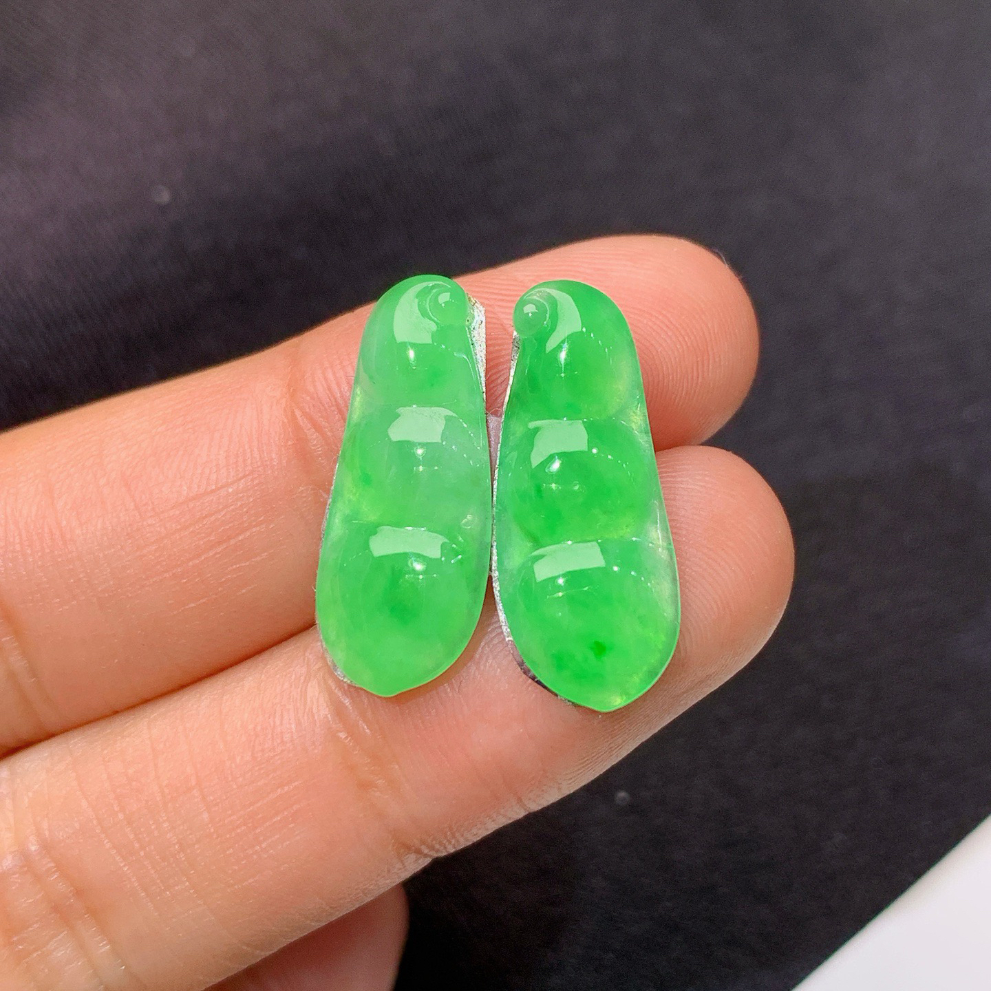 冰阳绿福豆一对，镶嵌佳品，冰润色阳，种水足，Ht 尺寸20.4*8.1*2.2