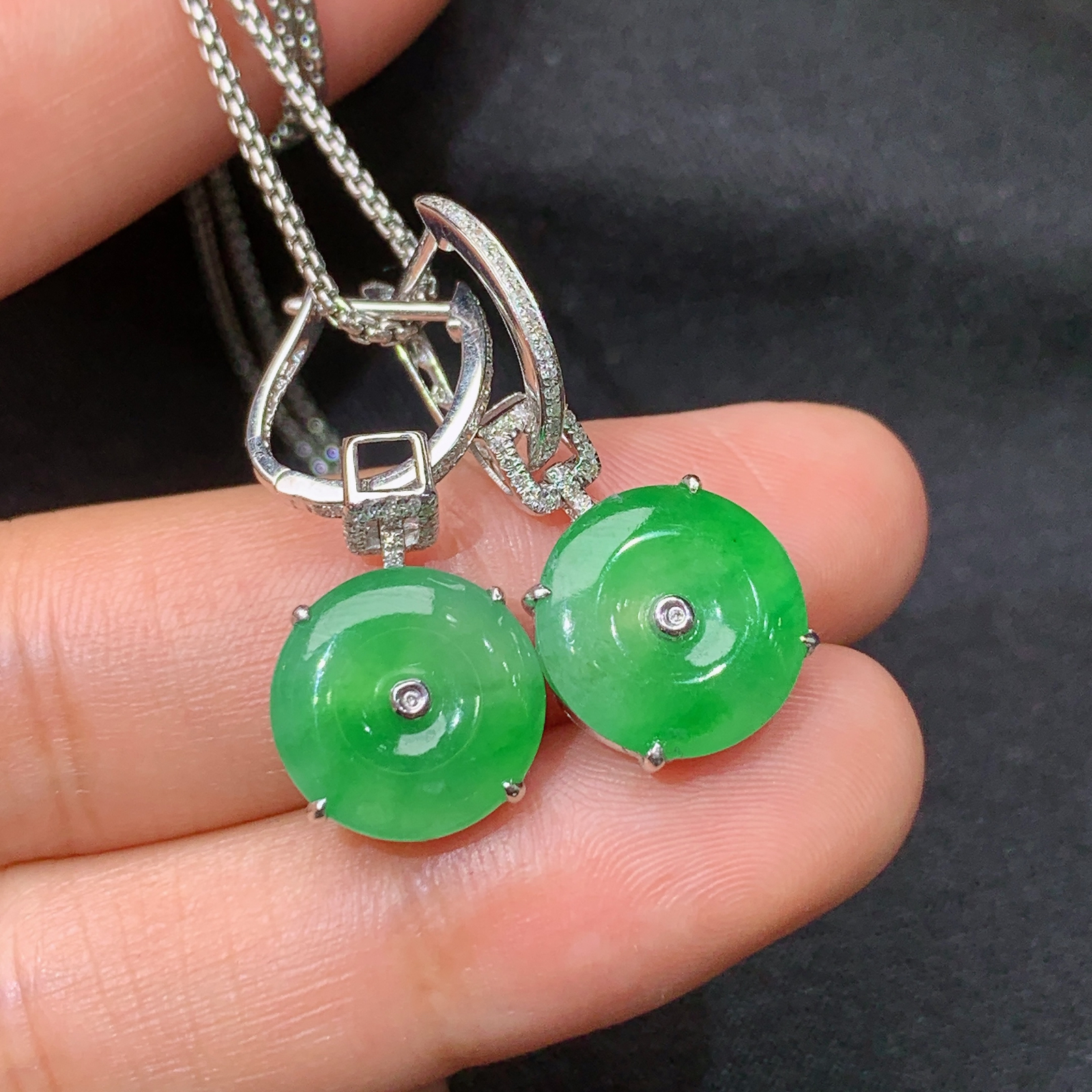 阳绿平安扣耳坠，18k金镶嵌，简约时尚，冰润色阳，种水足，Yt 尺寸11.5*1