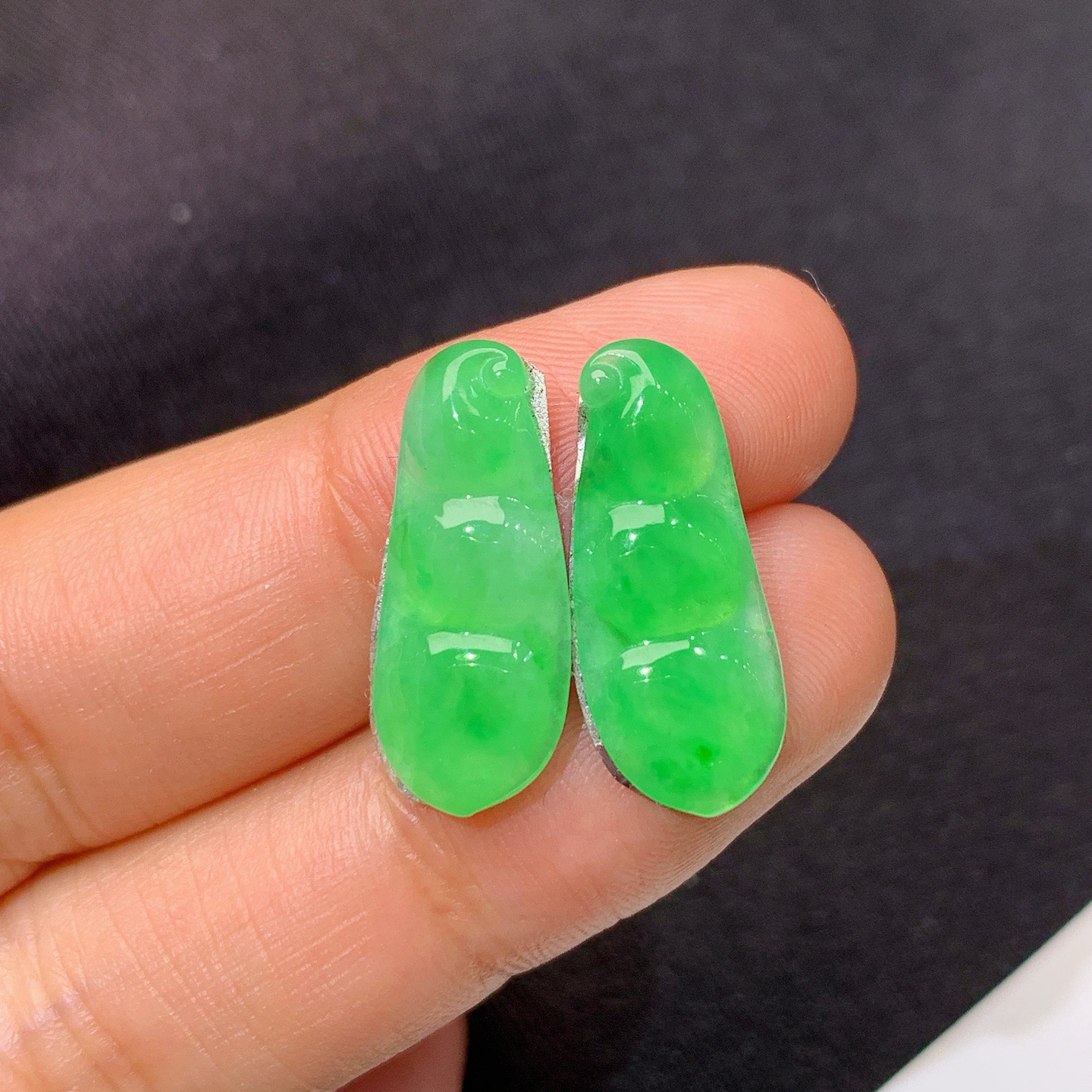 冰阳绿福豆一对，镶嵌佳品，冰润色阳，种水足，Ht 尺寸20.4*8.1*2.2