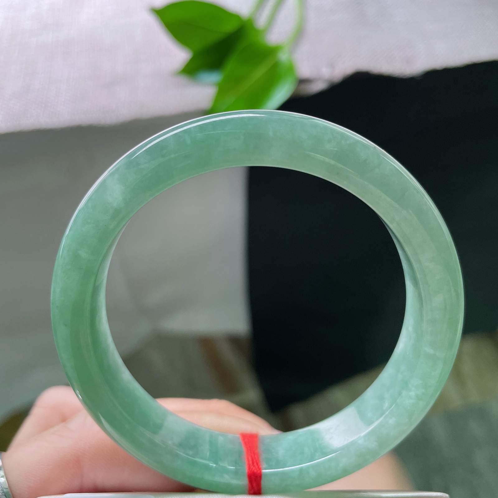 尺寸：55.8/11.7/7.9，绿底，水润，细腻，优雅，甜美，大气。