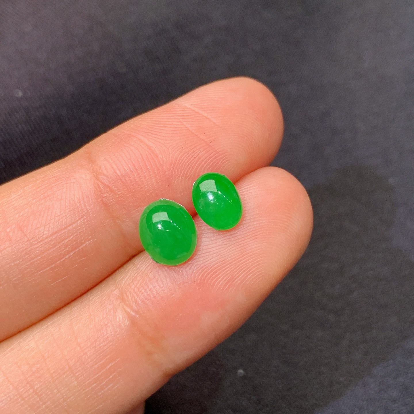 冰阳绿蛋面一对，镶嵌佳品，冰润色阳，种水足，Ht 尺寸6.8*5.7*3.2