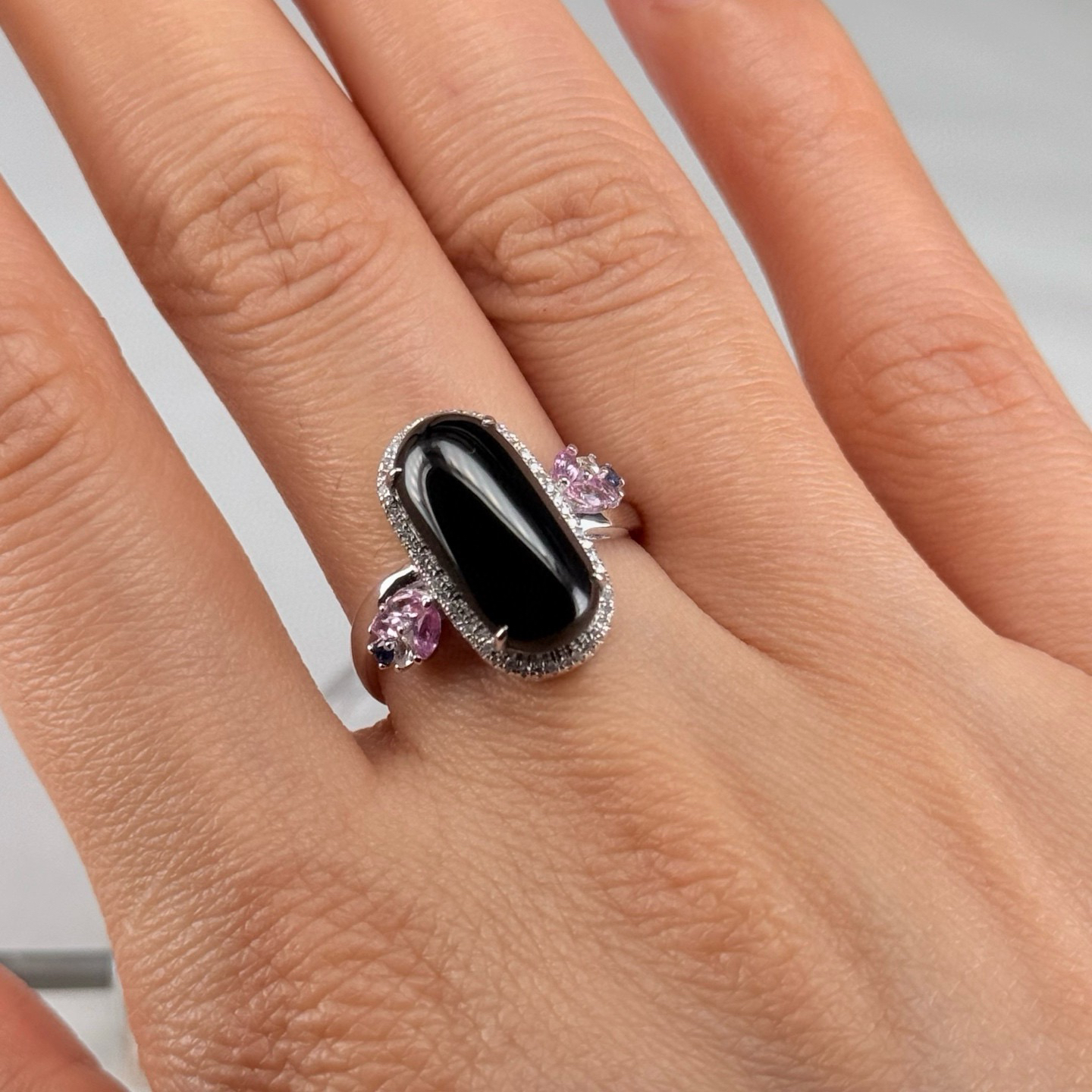 精品18k墨翠女戒 种好色正 黑度极好 打灯通透 油性十足  尺寸17.3