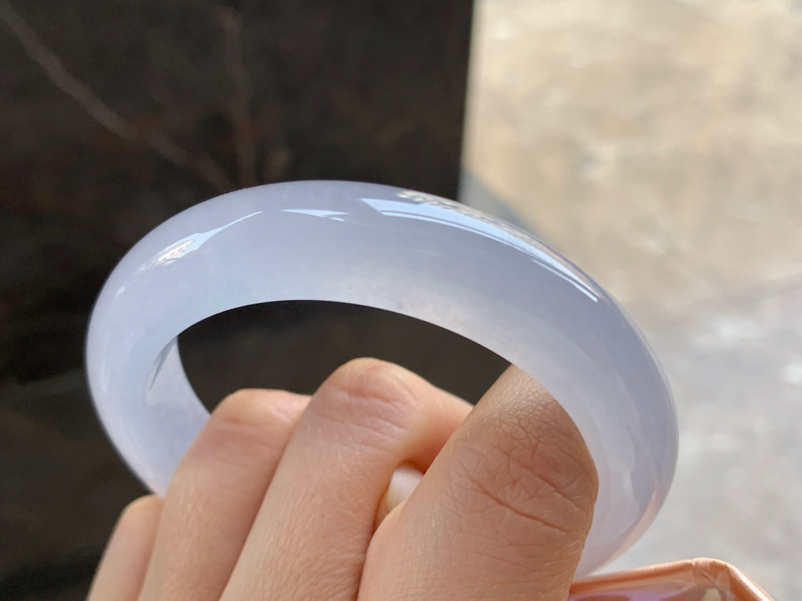 54.5-12.5-8.8

高冰手镯^_^透亮