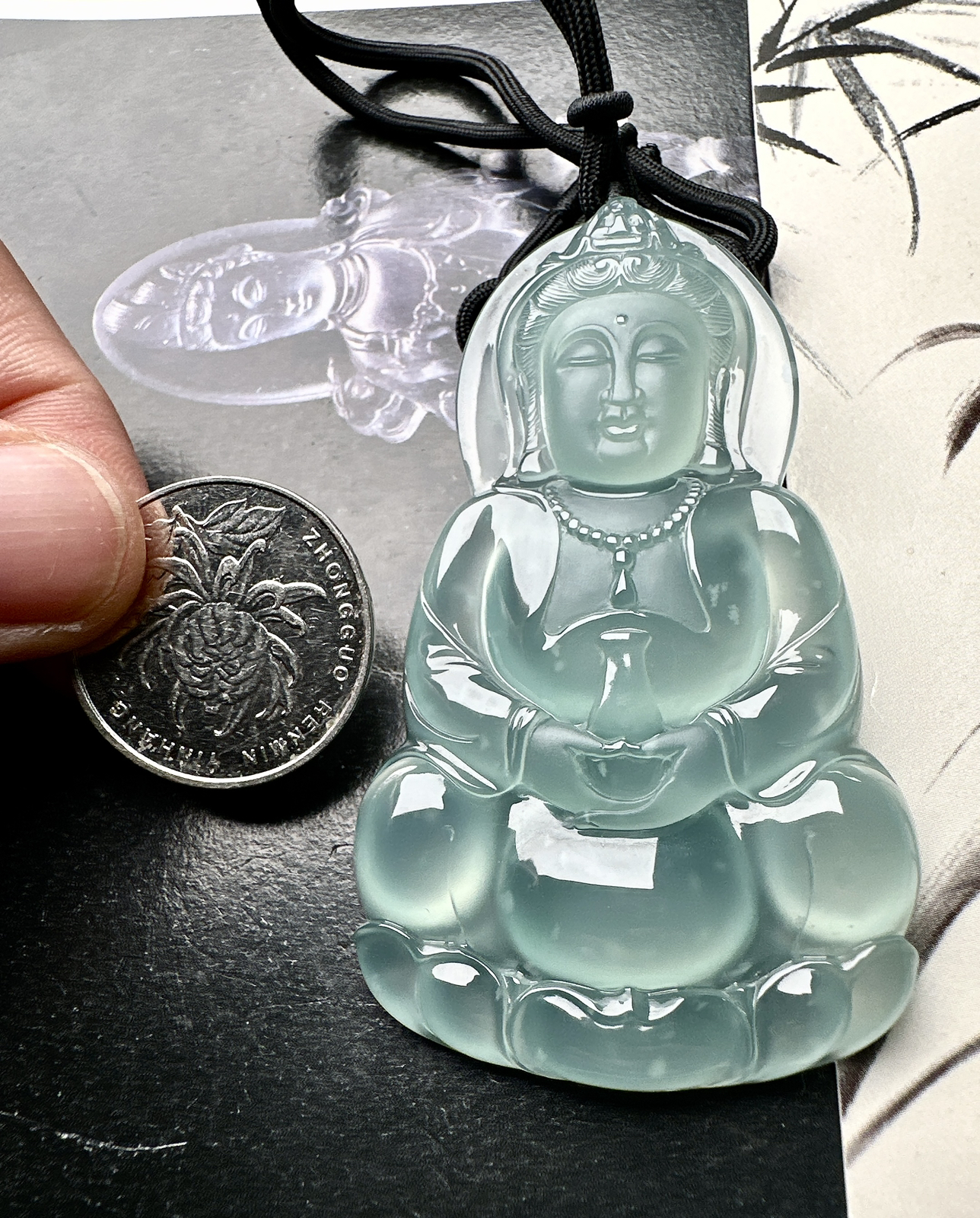 【冰种晴蓝正装观音】质地细腻，通透度上佳，冰感十足，适合佩戴，收藏品质