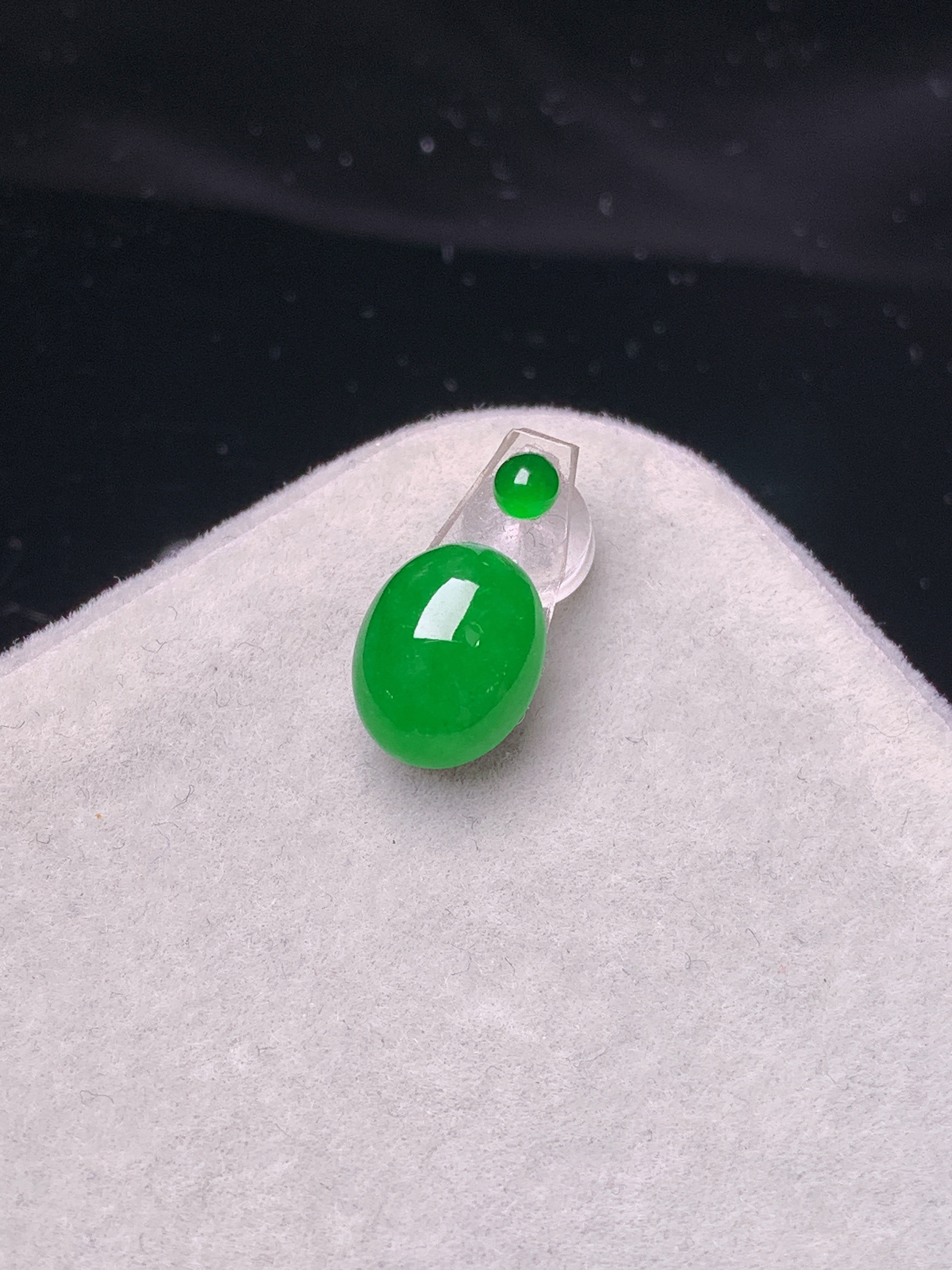 镶嵌款 满绿蛋面 玉质细腻 色泽艳丽清新 水润亮眼 整体尺寸8.8*7.2*3.8*2x