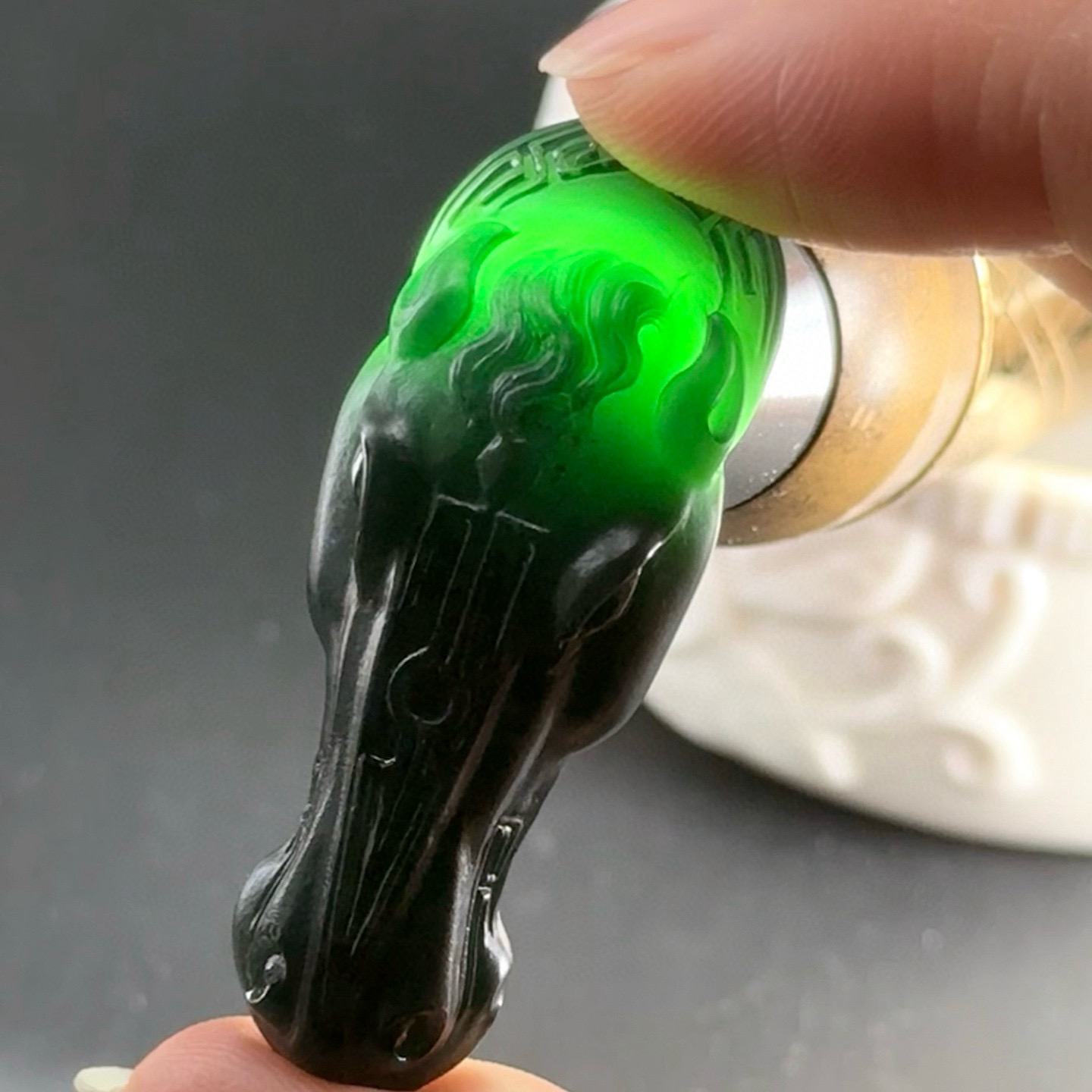 精品墨翠马头吊坠 种好色正 黑度好 油性十足 尺寸45.9