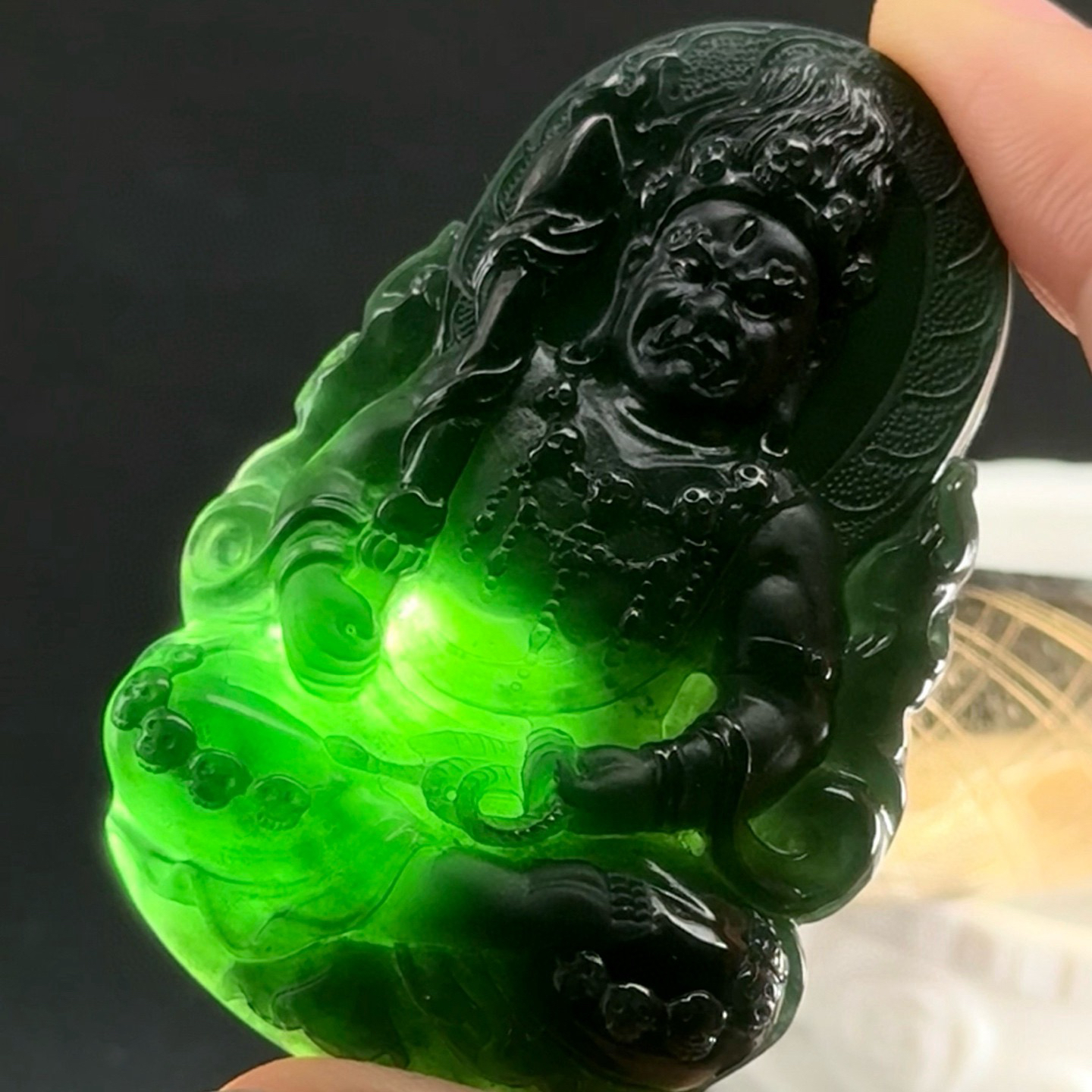 精品墨翠不动明王 种好色正 黑度好 打灯通透 油性十足 尺寸60.2