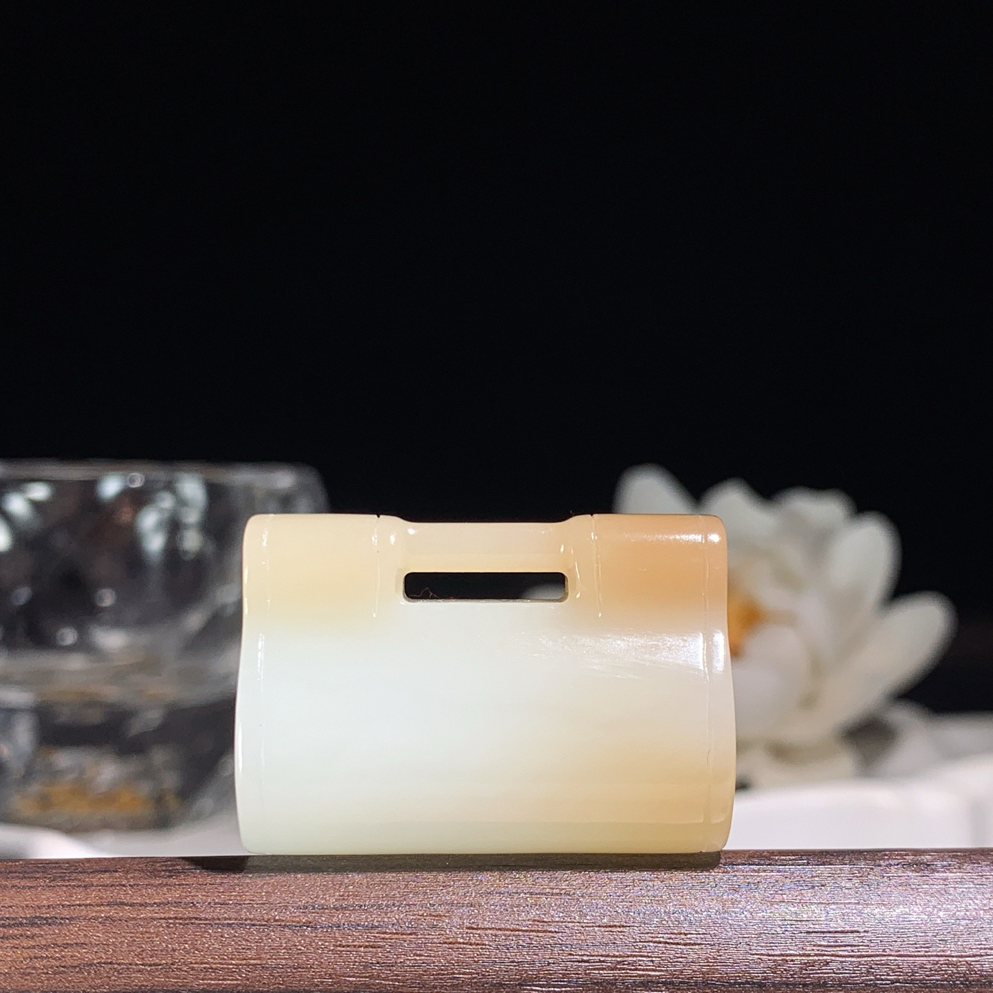 新疆和田玉且末糖宝宝锁挂件。尺寸30/11/20重15.5克 玉质细腻油润 底色纯净 脂粉好，品质好。lt260330