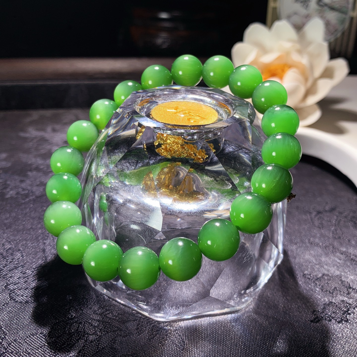 和田玉阳绿猫眼俄罗斯碧玉手串 单颗尺寸9！玉质细腻油润 底色纯净 脂粉好，品质好！lt260330