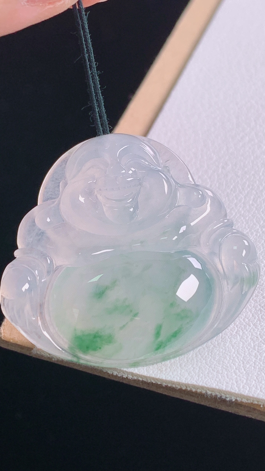 冰飘花佛公
花色灵动，水润细腻，
尺寸:30.4-33.5-5.9mm