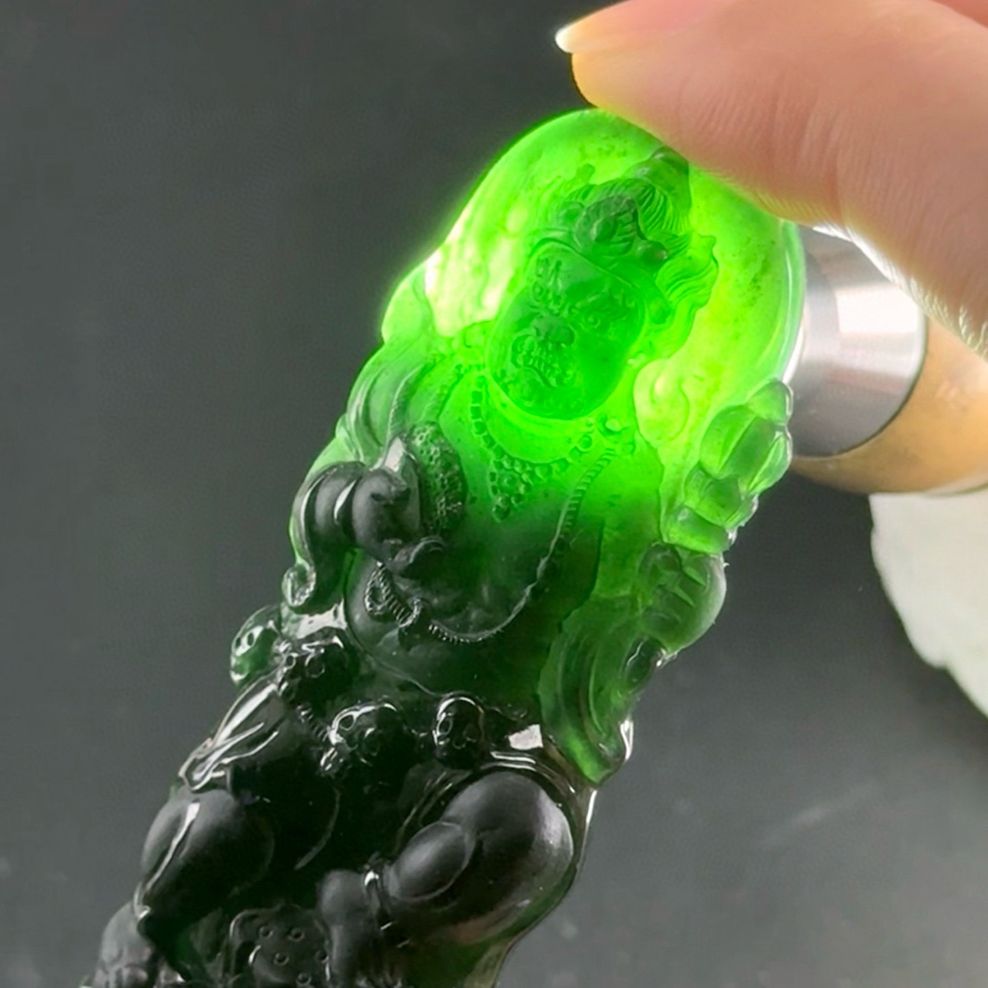 精品墨翠黑财神 种好色正 黑度好 打灯通透 油性十足 尺寸69.4