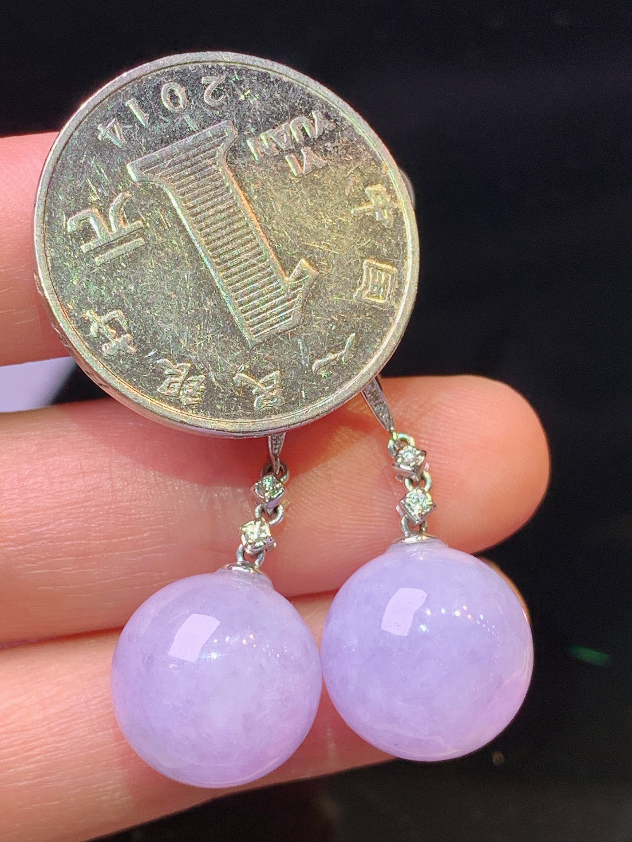 18k金钻镶嵌紫罗兰圆珠耳坠 玉质细腻 色泽艳丽清新 水润亮眼 整体尺寸33.8*13.6L2