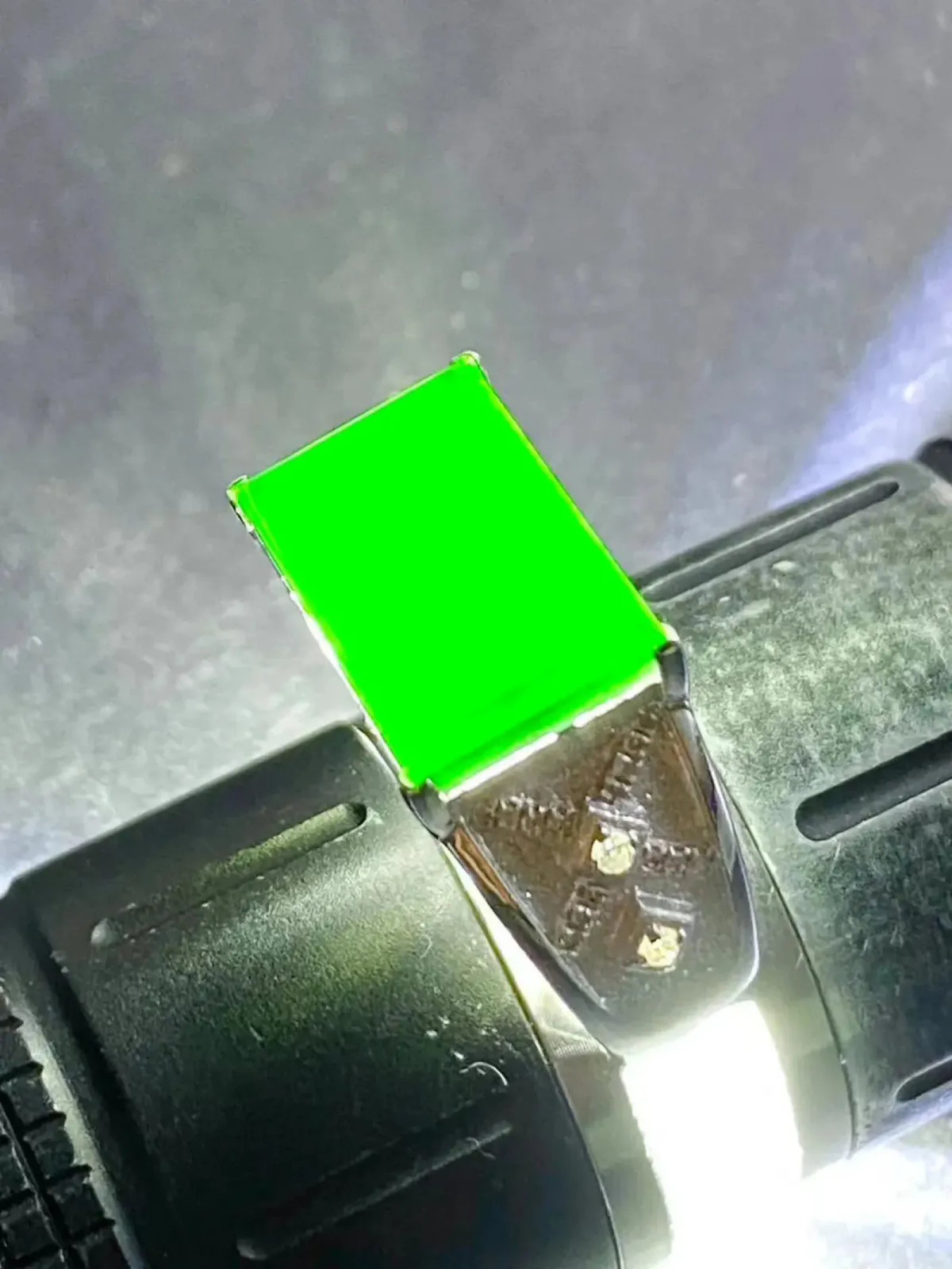 墨翠：【方形戒指】18K金+南非钻镶嵌，细腻干净，黑度极黑，性价比高·做工精致，打灯透绿 裸石尺寸：