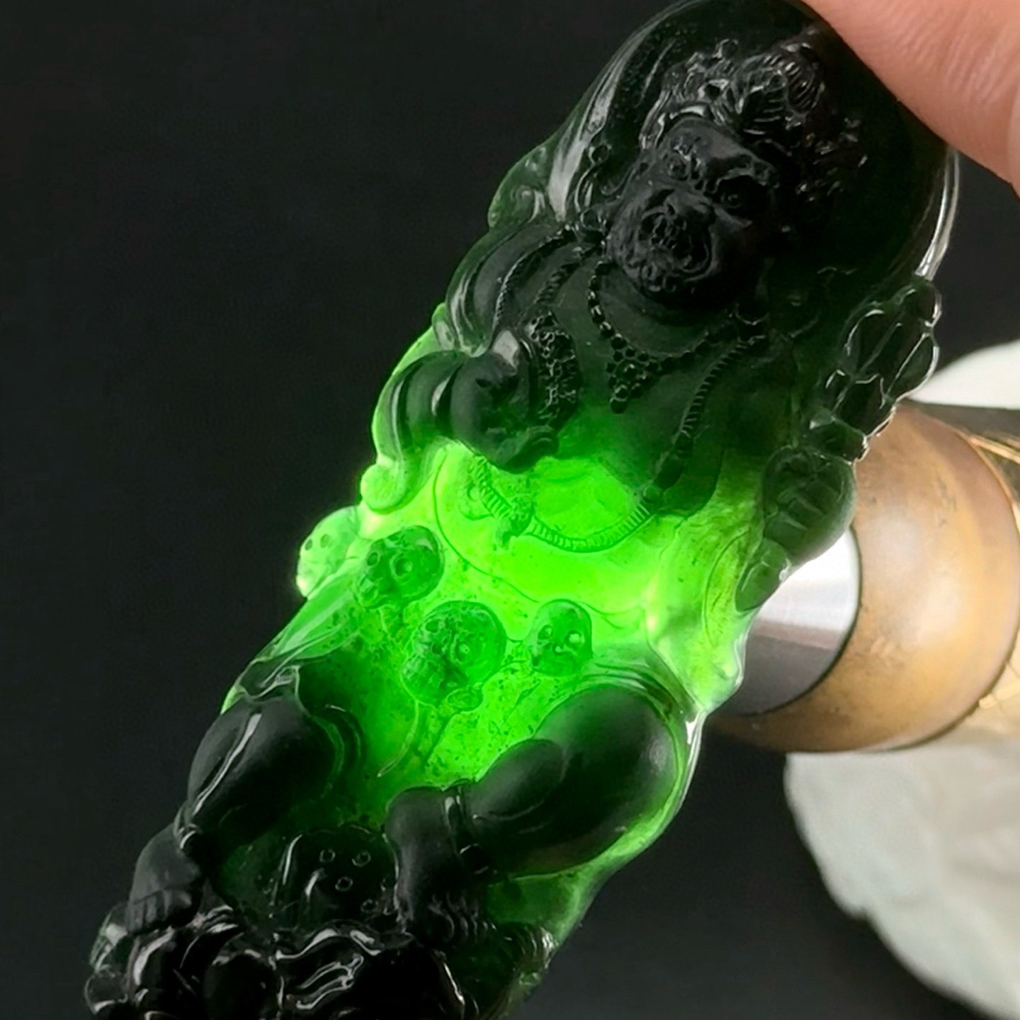 精品墨翠黑财神 种好色正 黑度好 打灯通透 油性十足 尺寸69.4