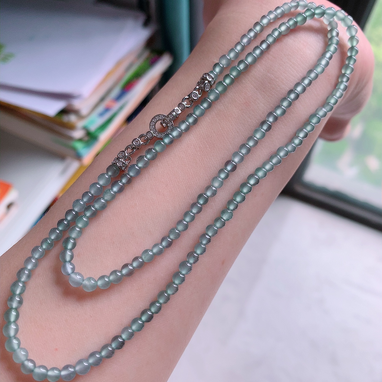 自然光实拍，冰种小米珠翡翠项链，颜色丰富，料子细腻，高档大气，自戴送礼佳品！#001.1取一尺寸3.6mm