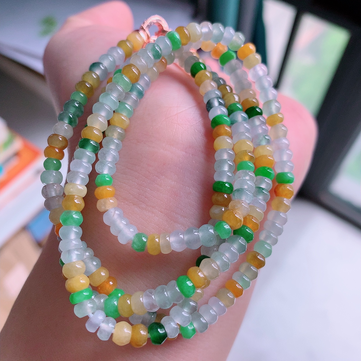 自然光实拍，冰润多宝翡翠项链，多彩翡翠珠链，颜色丰富，料子细腻，高档大气，自戴送礼佳品！#001.1取一尺寸4.5