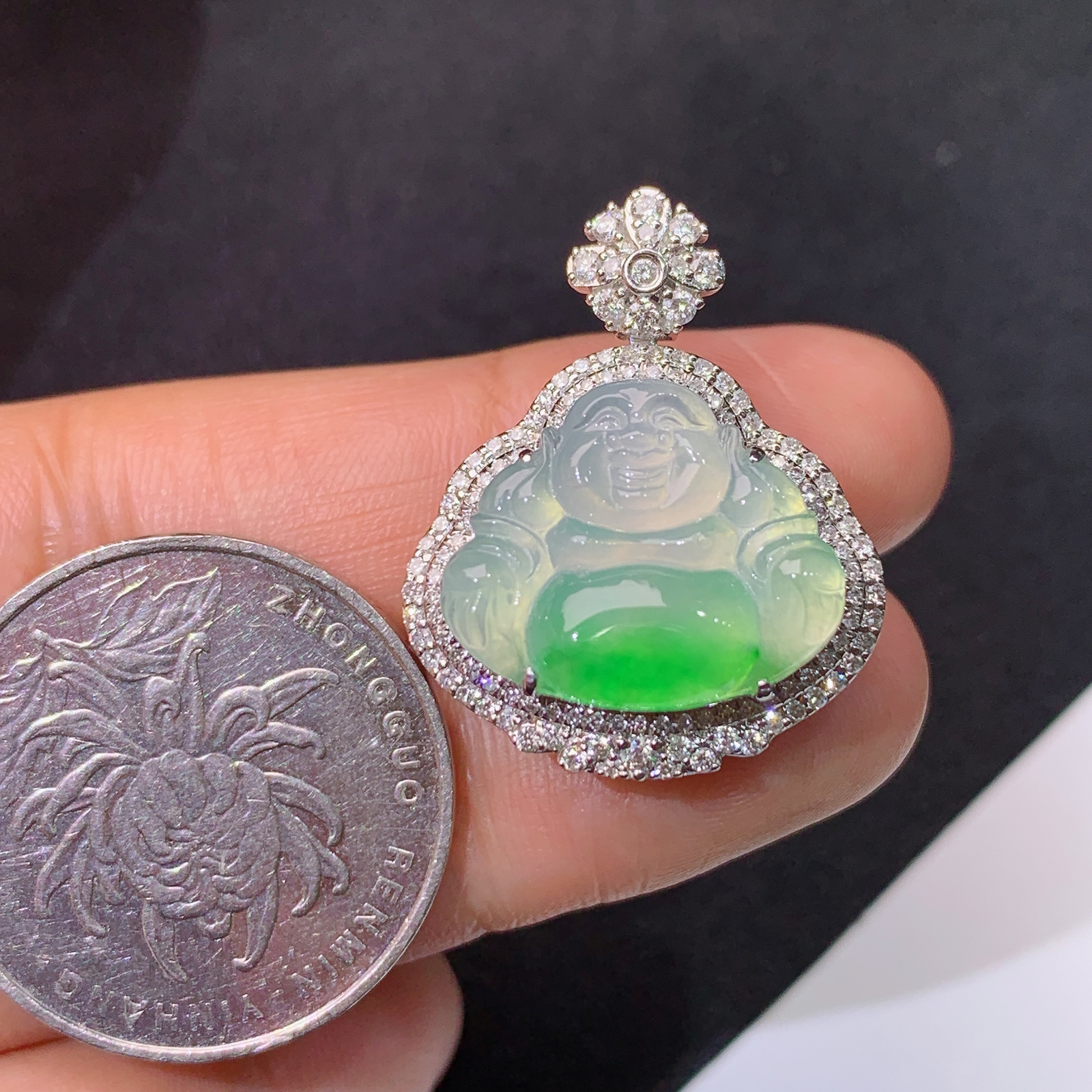 冰飘绿笑佛吊坠，18k金镶嵌，冰润细腻，品相好，种水足，Xj 尺寸26.3*21.3*11.3 F1