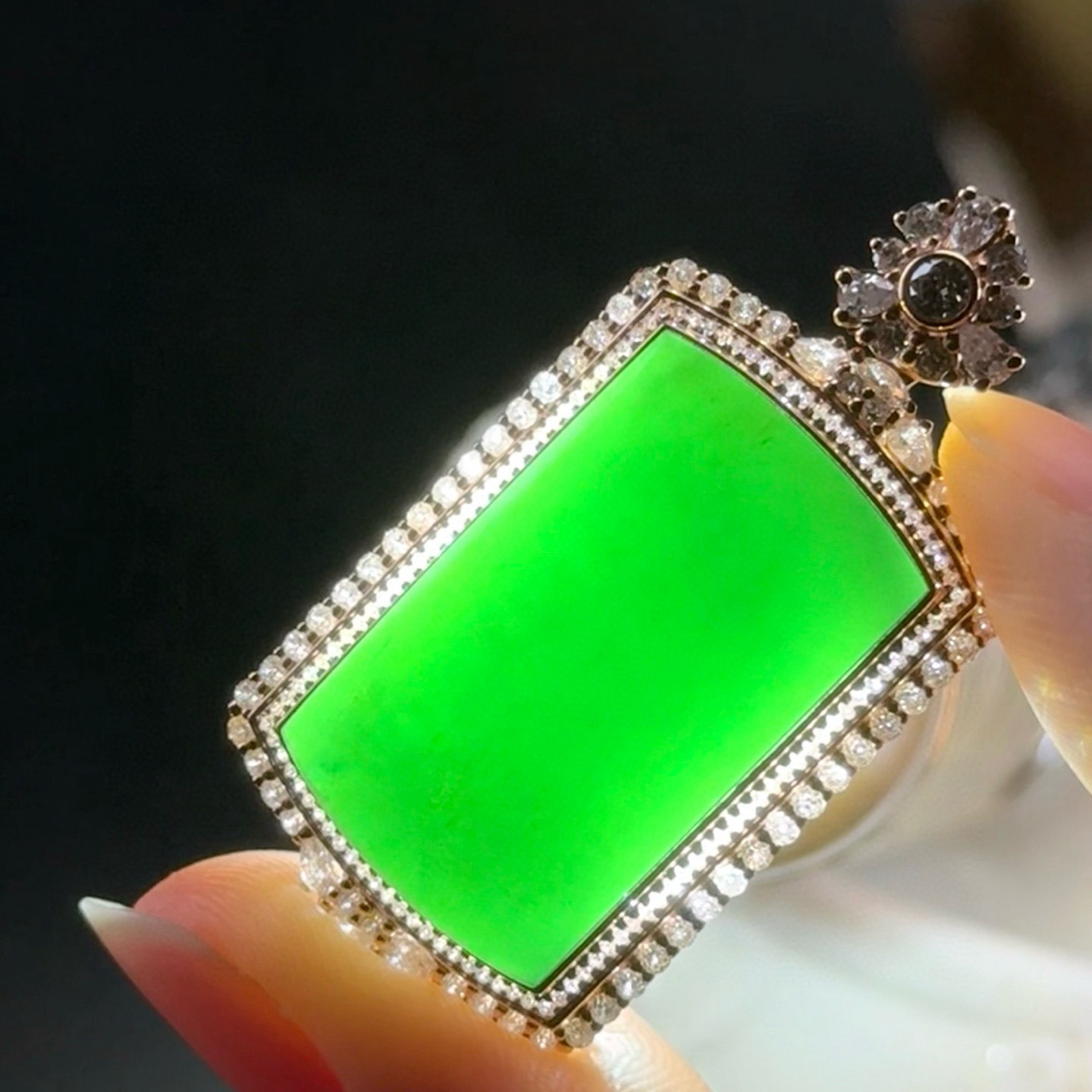 精品18k满钻豪镶墨翠马鞍吊坠 种好色正 黑度极好 打灯通透 油性十足 尺寸42.3