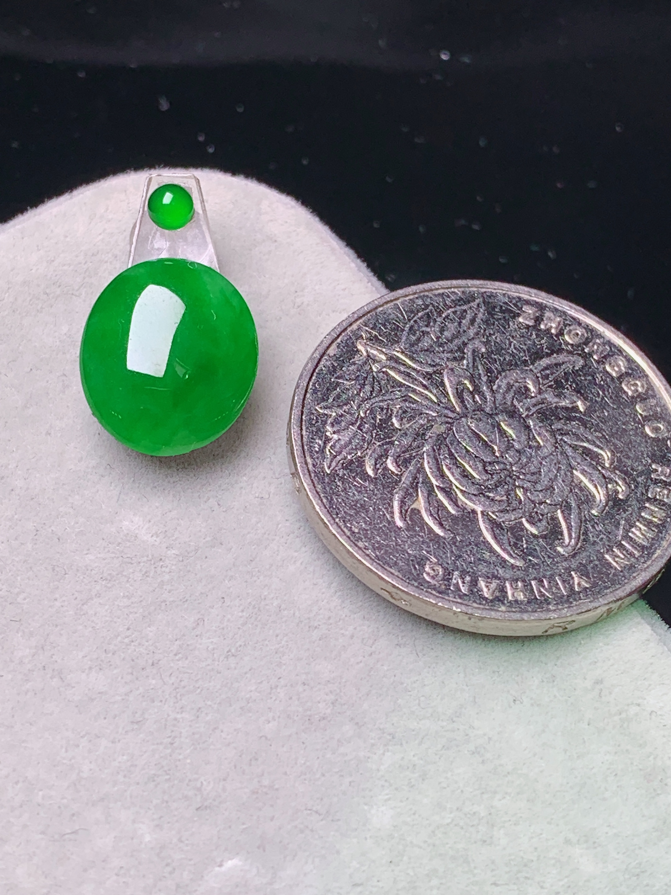 镶嵌款 满绿蛋面 玉质细腻 色泽艳丽清新 水润亮眼 整体尺寸12*10.5*2.8*2x