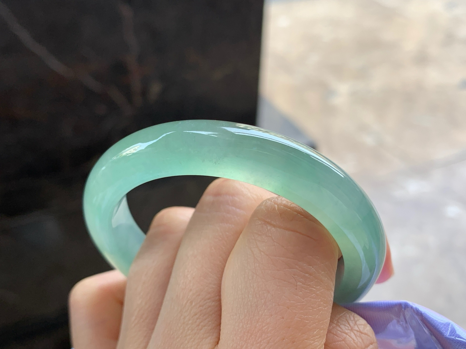 50-10-8.1

冰种晴绿手镯^_^底色浓郁漂亮