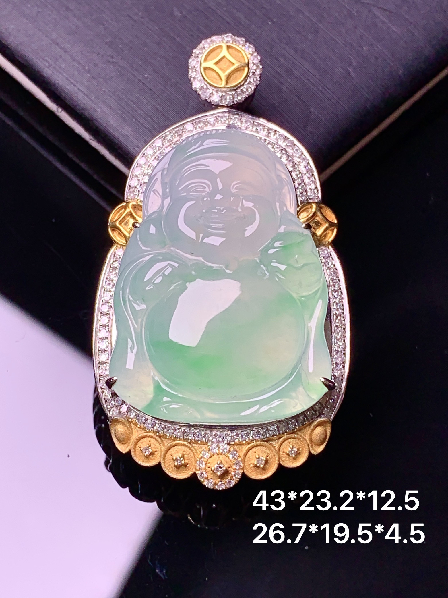 18k金钻镶嵌飘绿财神爷吊坠 玉质细腻 色泽艳丽清新 水润亮眼 整体尺寸43*23.2*12.5g2