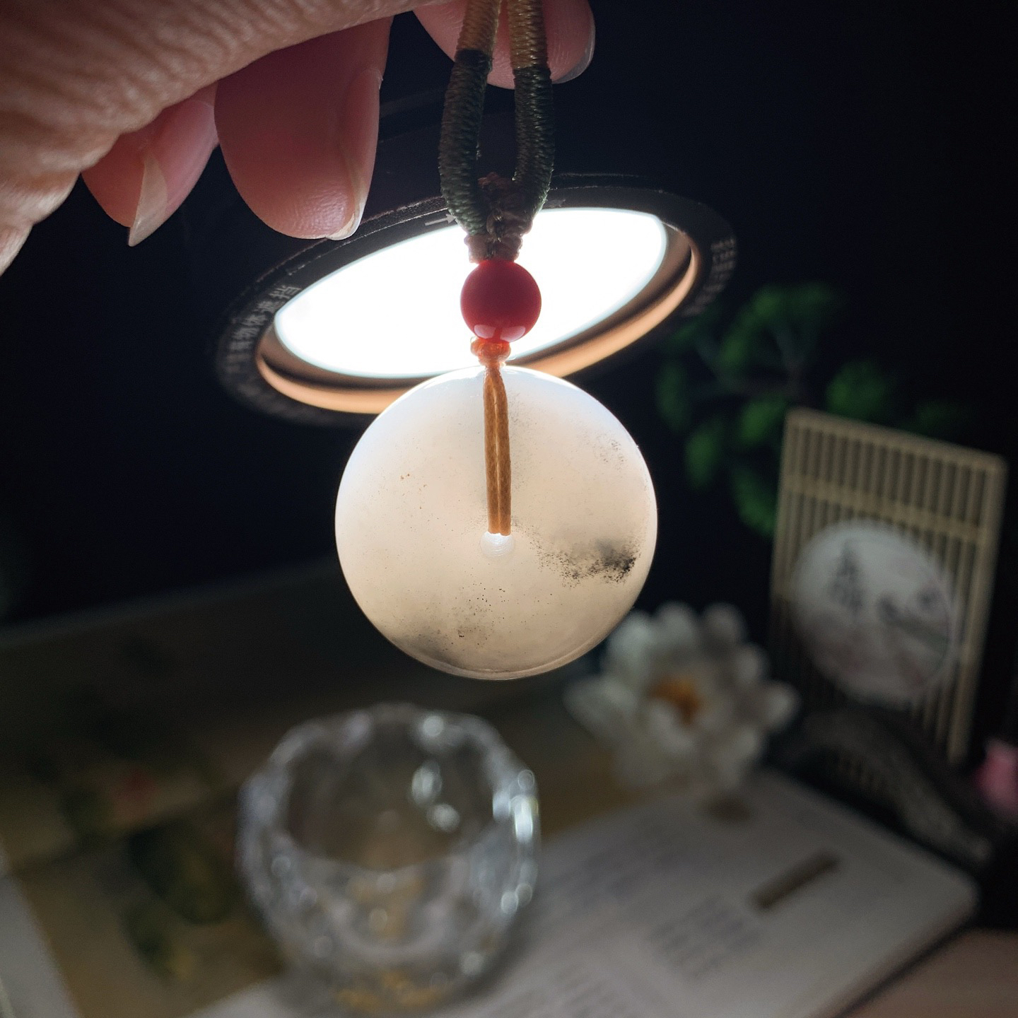 新疆和田玉籽料平安扣挂件 尺寸26/14重18.8克 玉质细腻油润 底色纯净 脂粉好，品质好。lt260330