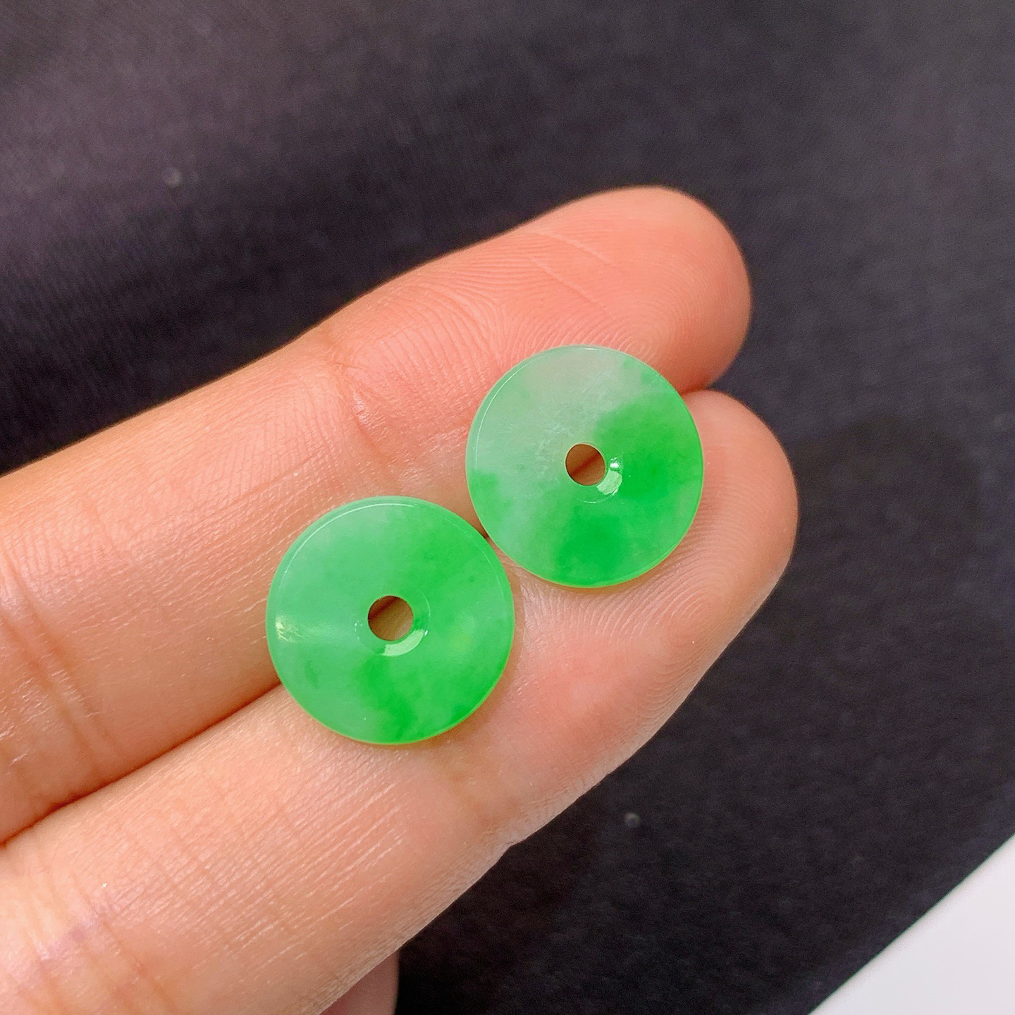 冰飘绿圆牌一对，镶嵌佳品，冰润色阳，种水足，Ht 尺寸11.6*1.7