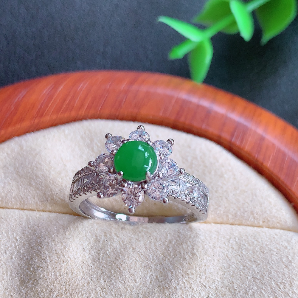 冰润满绿精美环形翡翠戒指  玉质细腻  冰清玉润  飘花灵动  颜色漂亮  W815.28   内径