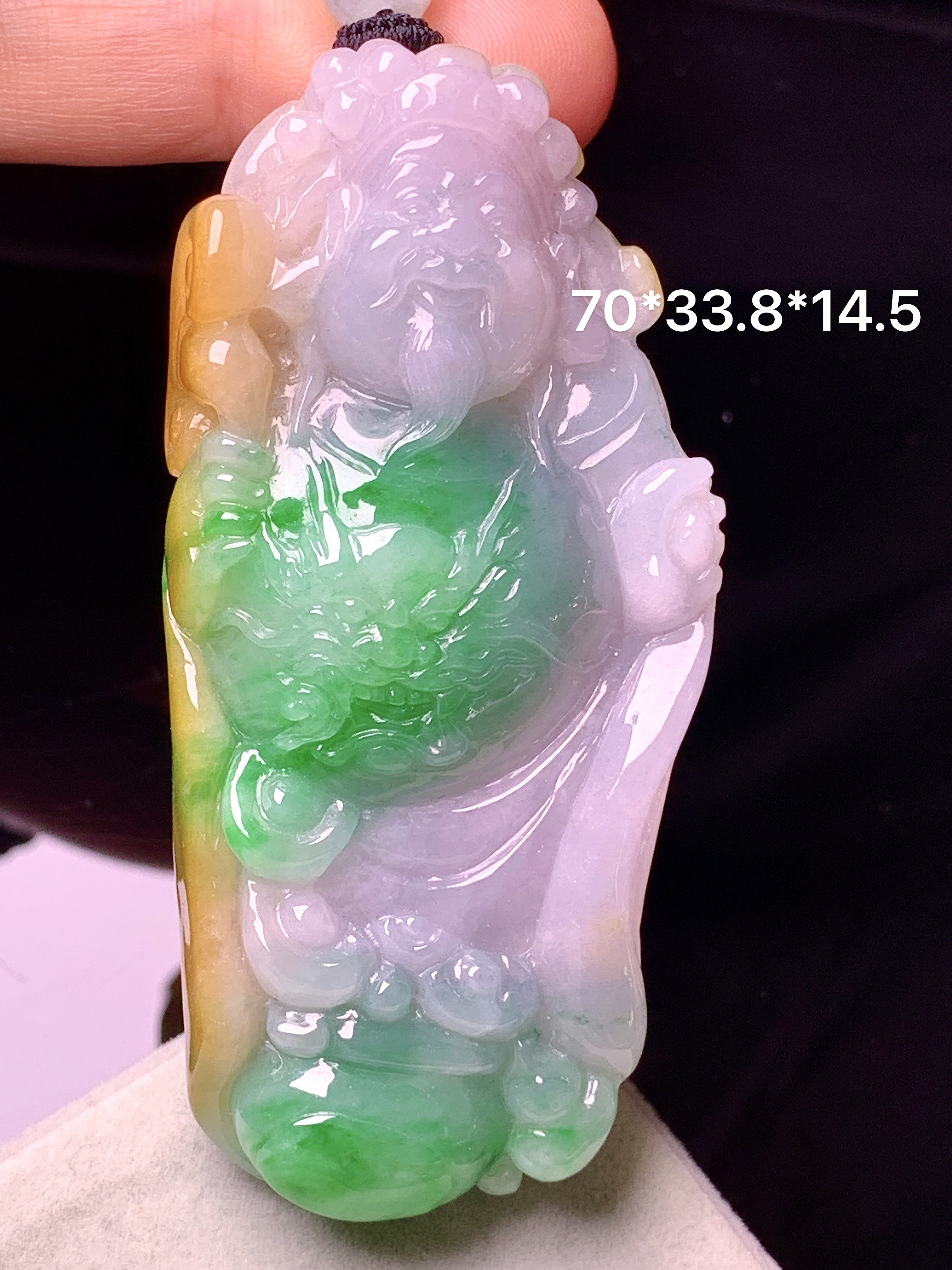 黄绿财神爷吊坠 玉质细腻 色泽艳丽清新 水润亮眼 整体尺寸70*33.8*14.5w1