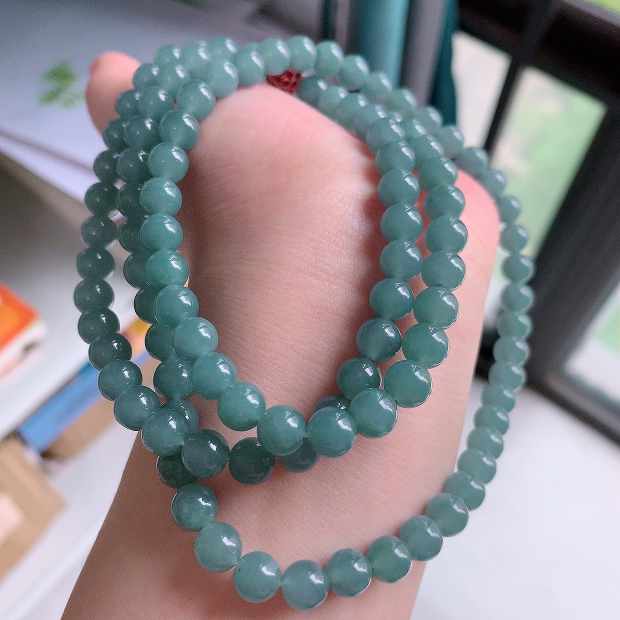 自然光实拍，冰润满色翡翠圆珠项链  翡翠珠链 （装饰扣）玉质细腻  冰清玉润   颜色漂亮  #00