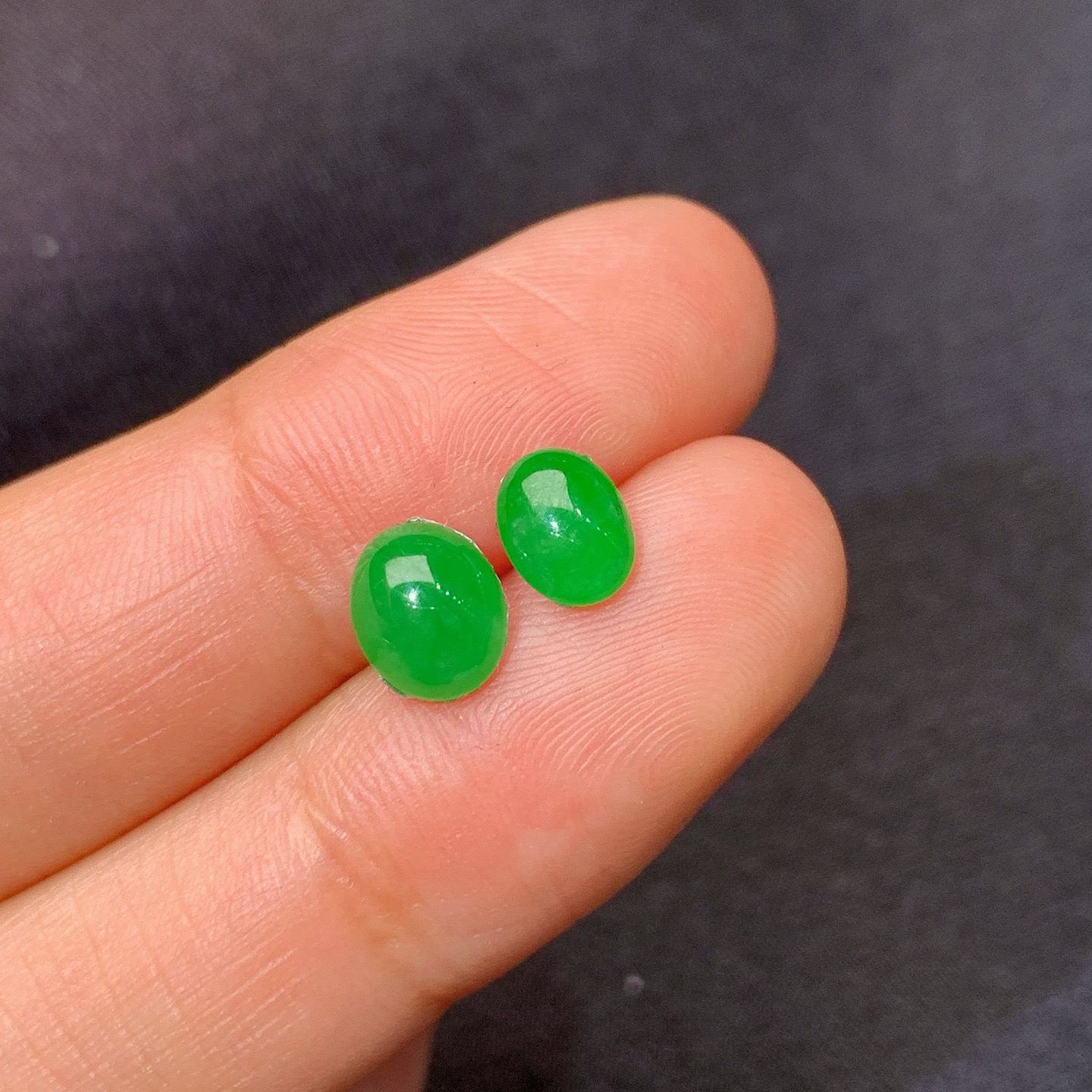 冰阳绿蛋面一对，镶嵌佳品，冰润色阳，种水足，Ht 尺寸6.8*5.7*3.2